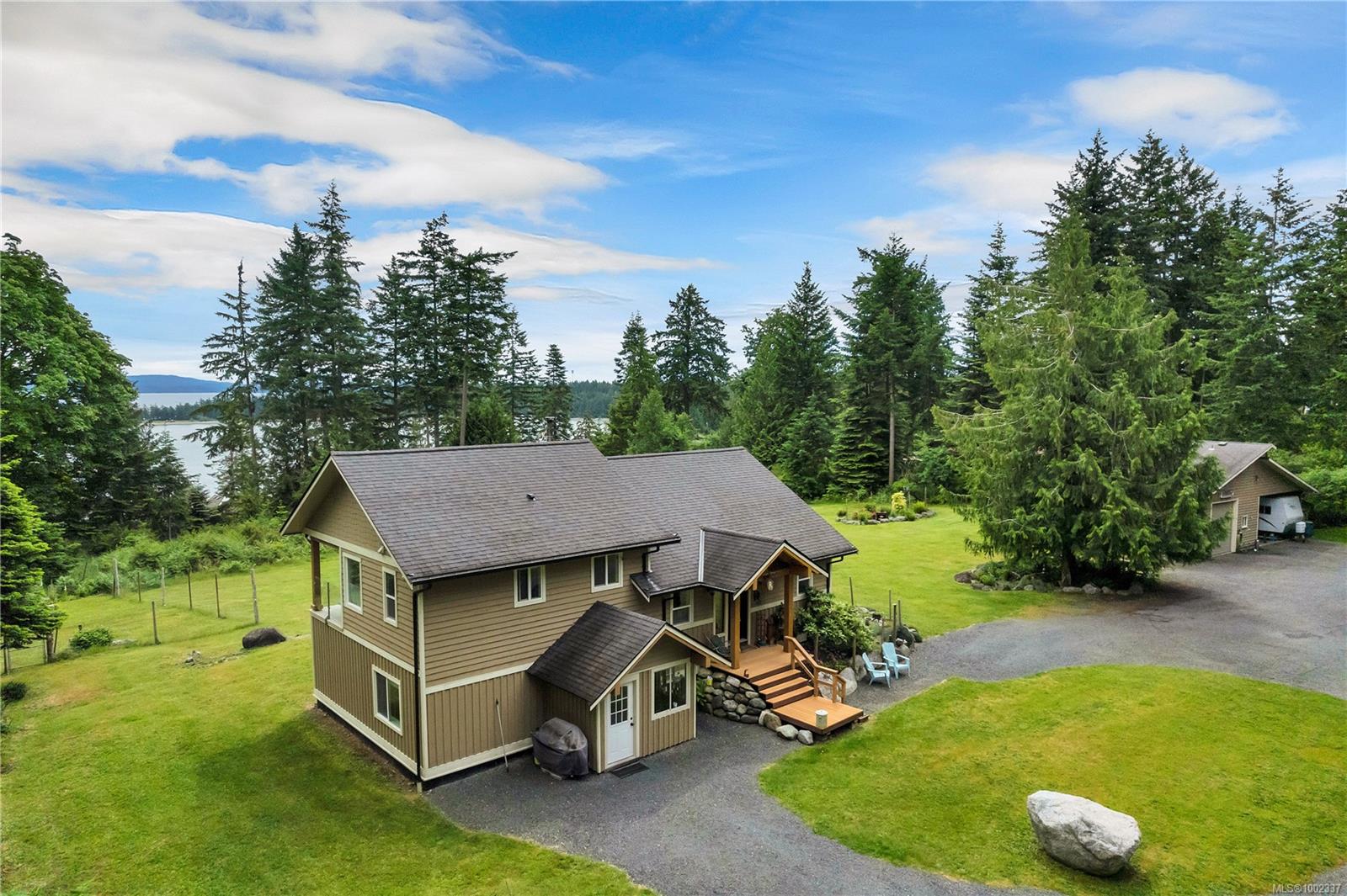 $1,690,000 - 620 Valpy Rd<br>British Columbia, V0P 1H0