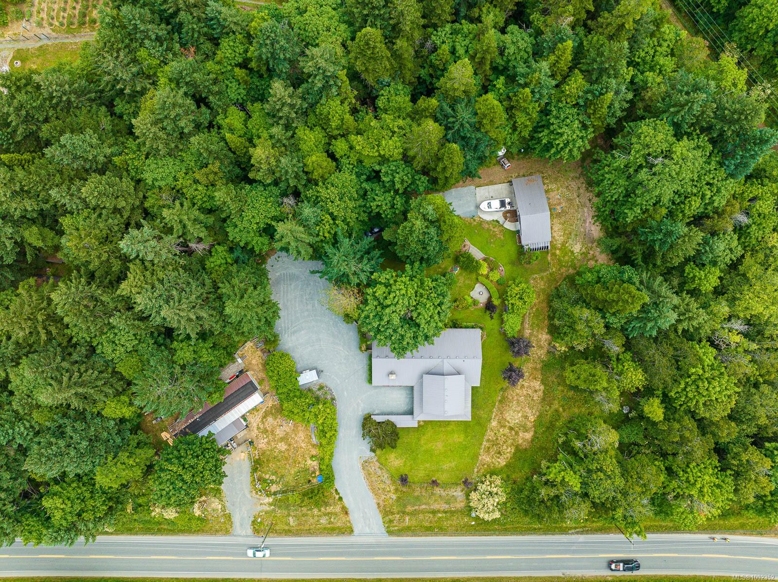 $1,495,000 - 1872 Waveland Rd<br>British Columbia, V9N 8H8