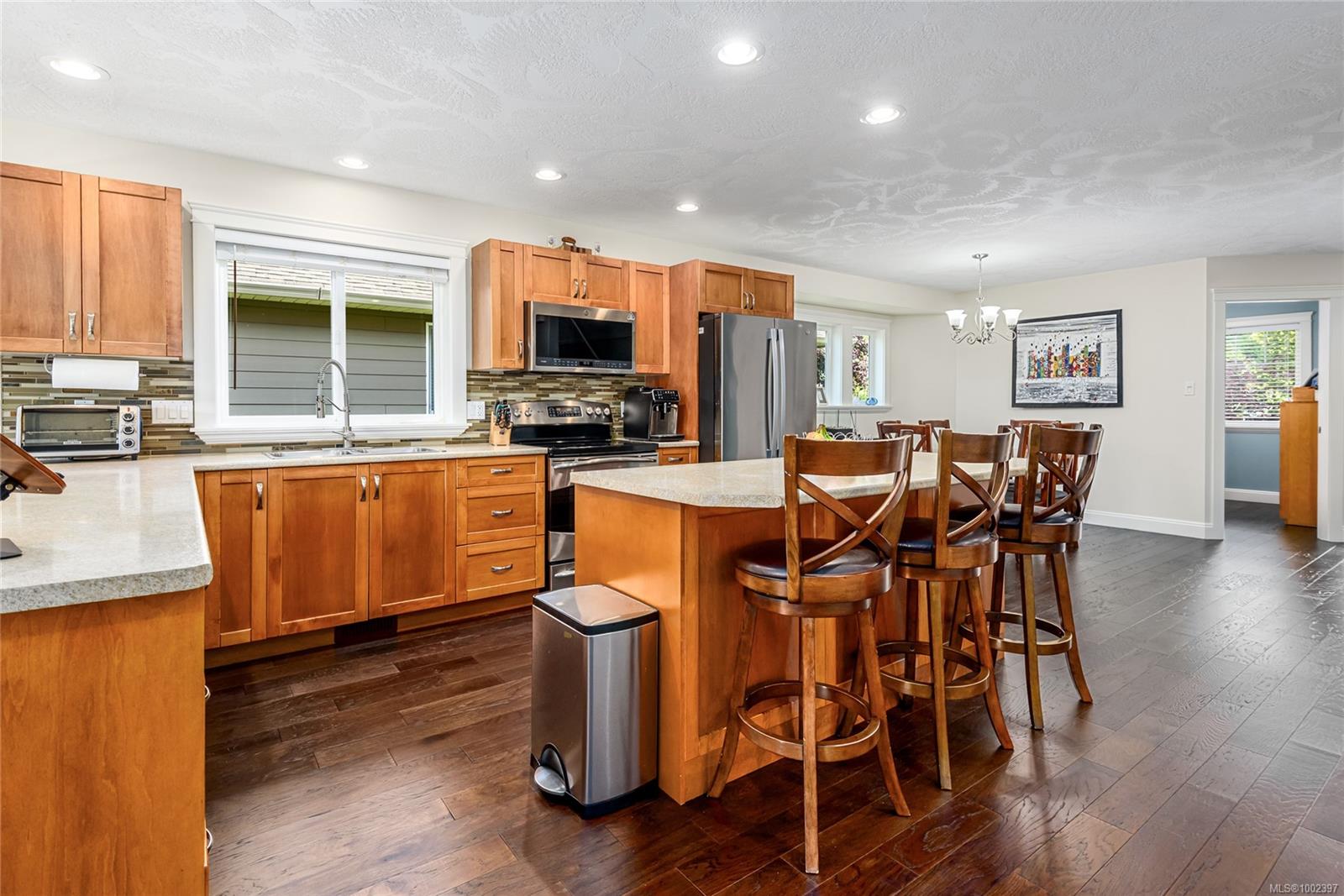 $925,000 - 2457 Canuck Pl<br>British Columbia, V9M 0A2