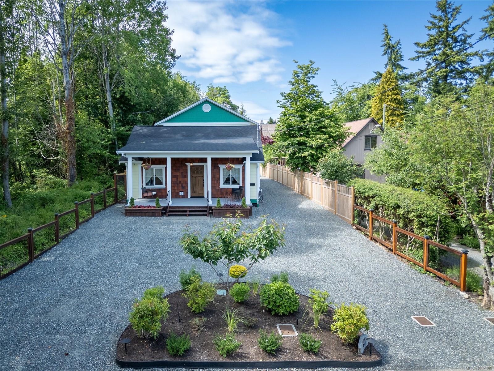 $1,385,000 - 877 3rd St<br>British Columbia, V9N 1E9