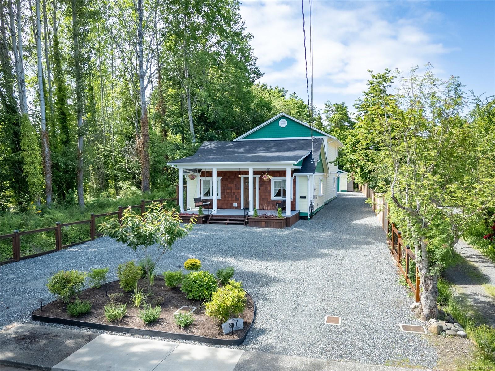 $1,385,000 - 877 3rd St<br>British Columbia, V9N 1E9