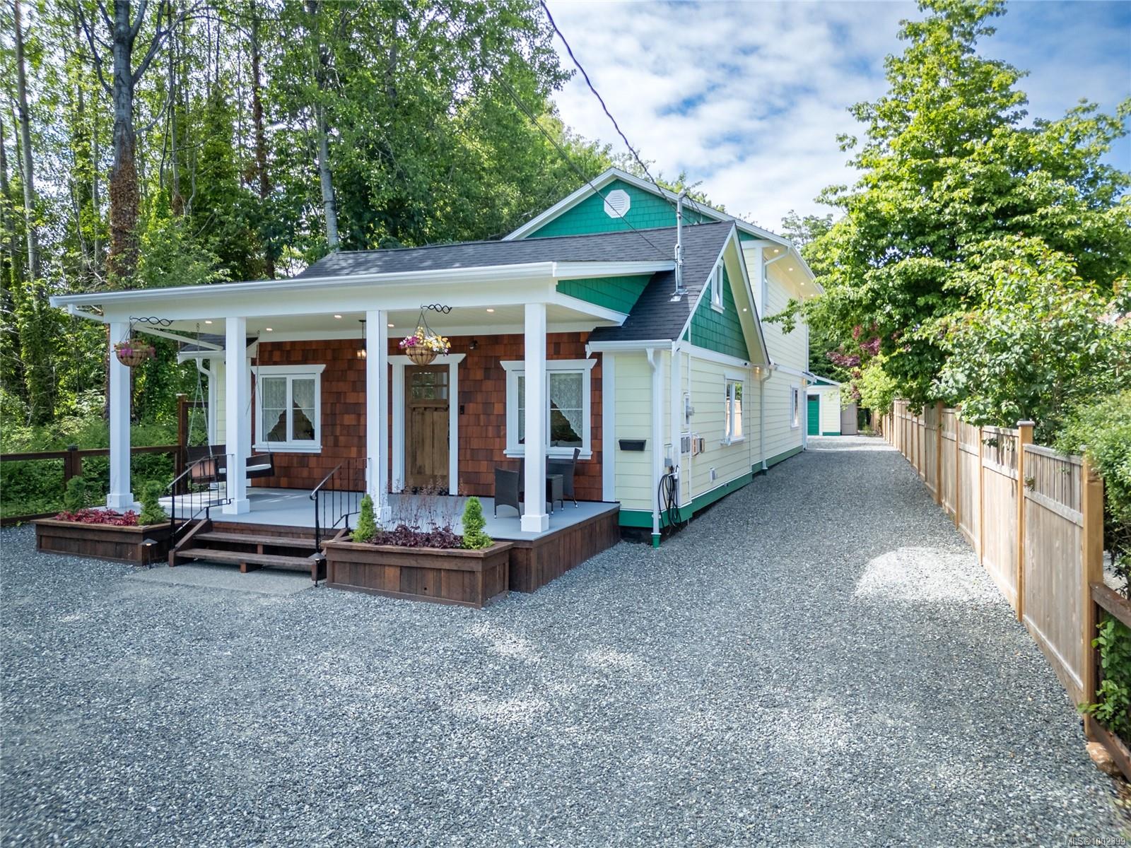 $1,385,000 - 877 3rd St<br>British Columbia, V9N 1E9