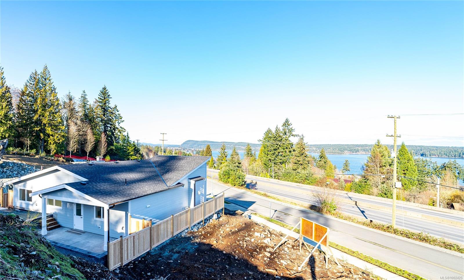 $898,000 - 664 Farrell Rd<br>British Columbia, V9G 2C6