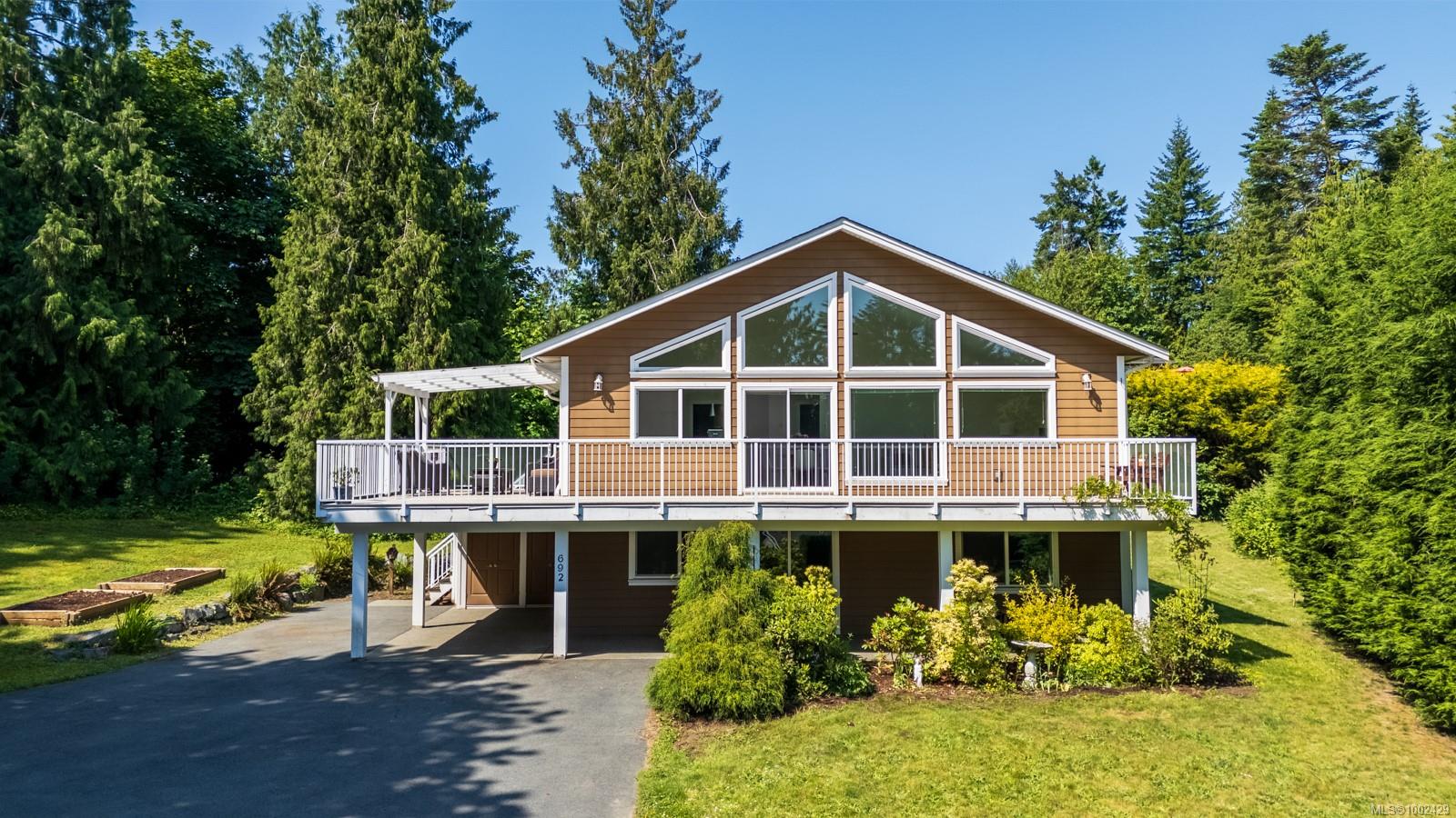 $975,000 - 692 Bay Rd<br>British Columbia, V0R 2P1