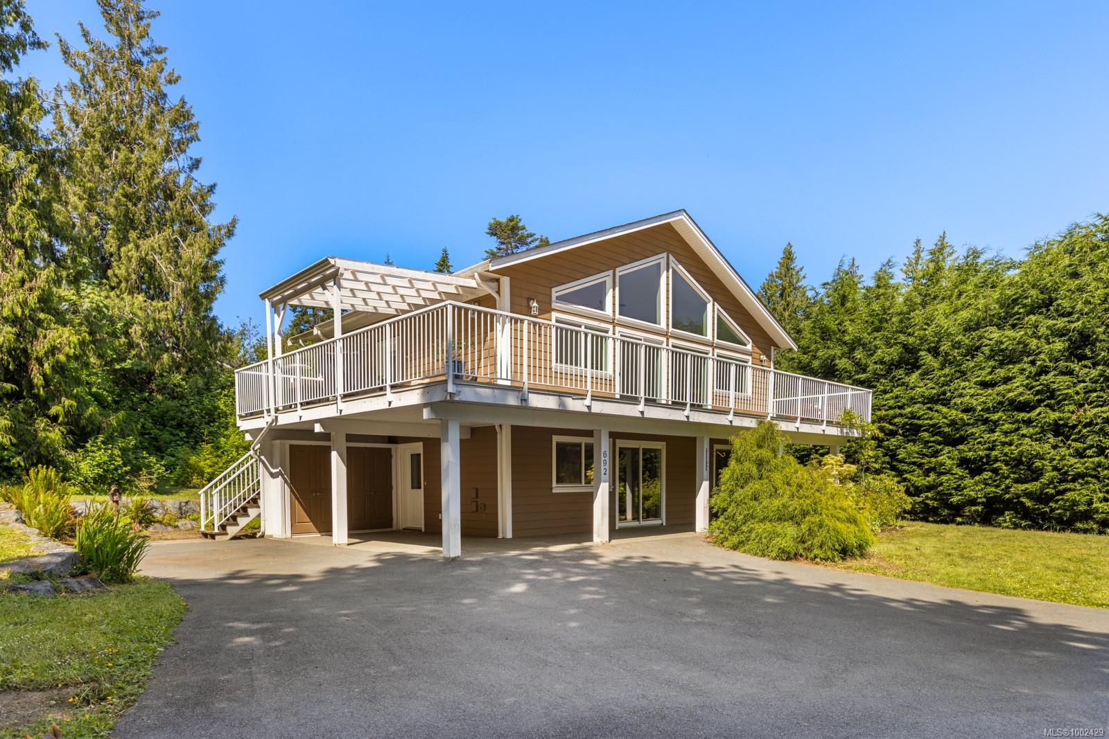 $975,000 - 692 Bay Rd<br>British Columbia, V0R 2P1