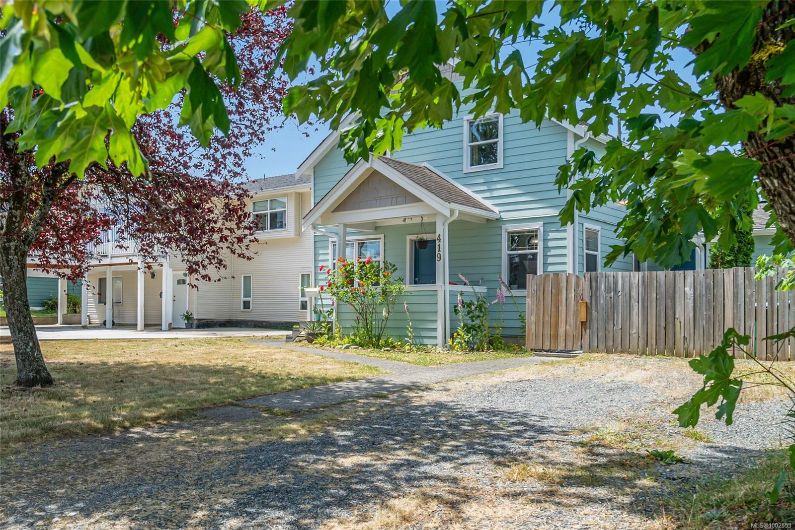 $849,800 - 419 Hillcrest Ave<br>British Columbia, V9R 3M2