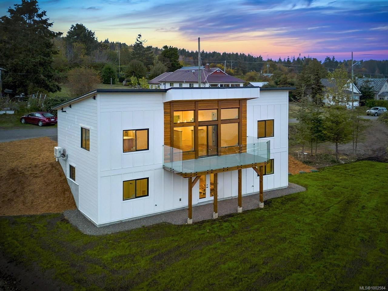 $999,000 - 5622 1st St<br>British Columbia, V0R 3B0