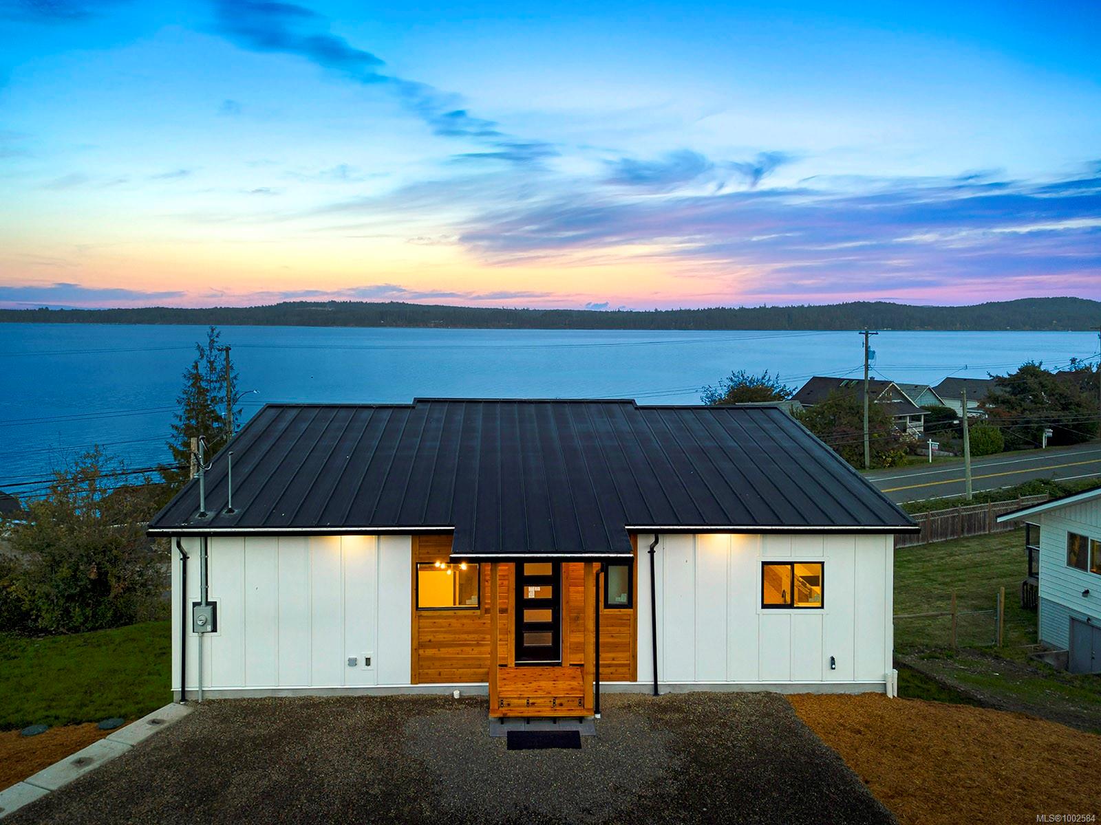 $999,000 - 5622 1st St<br>British Columbia, V0R 3B0