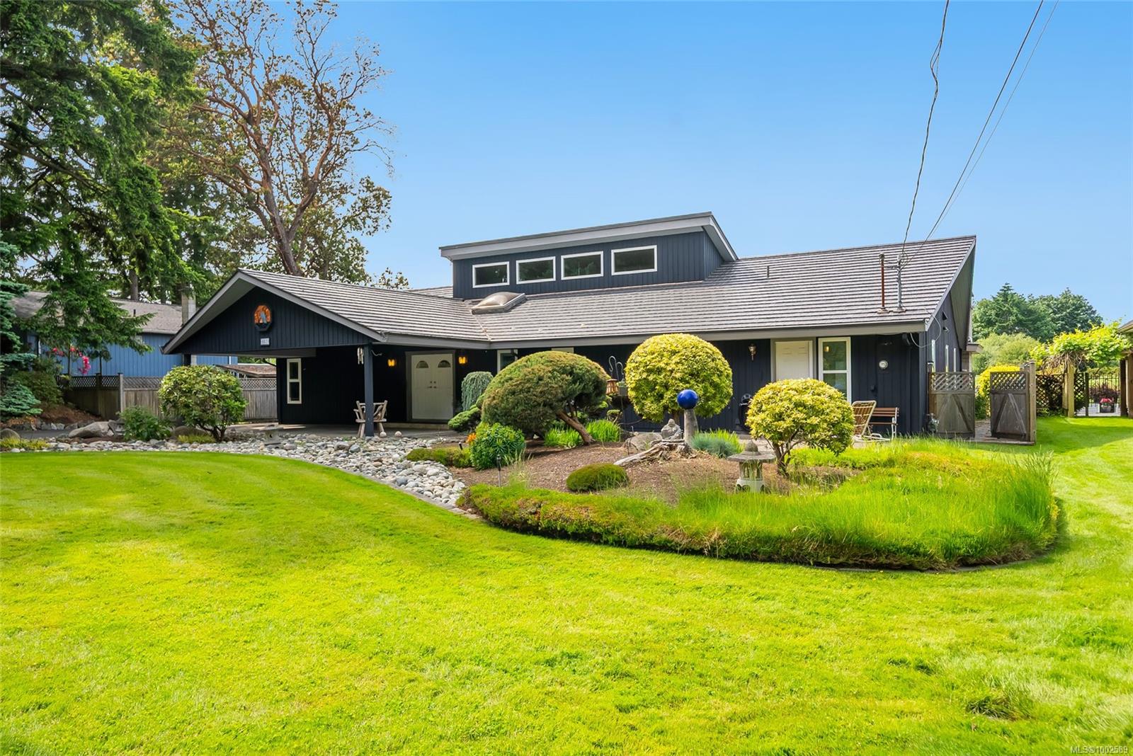 $1,380,000 - 807 Shorewood Dr<br>British Columbia, V9P 1S1