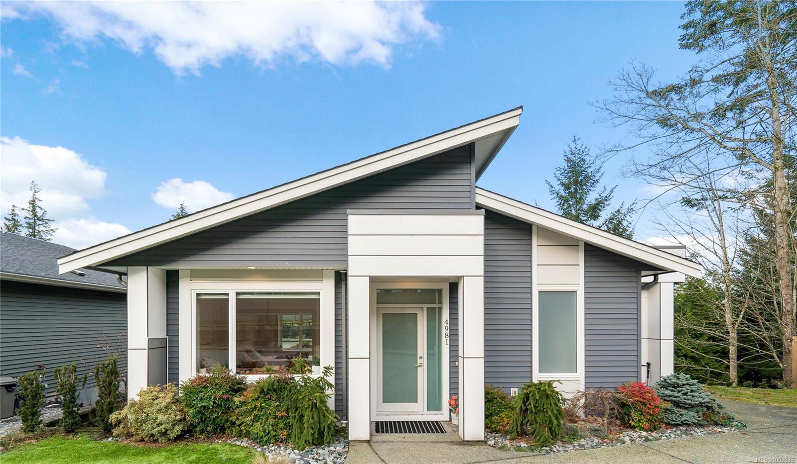 $975,000 - 4981 Dunn Pl<br>British Columbia, V9T 0J2