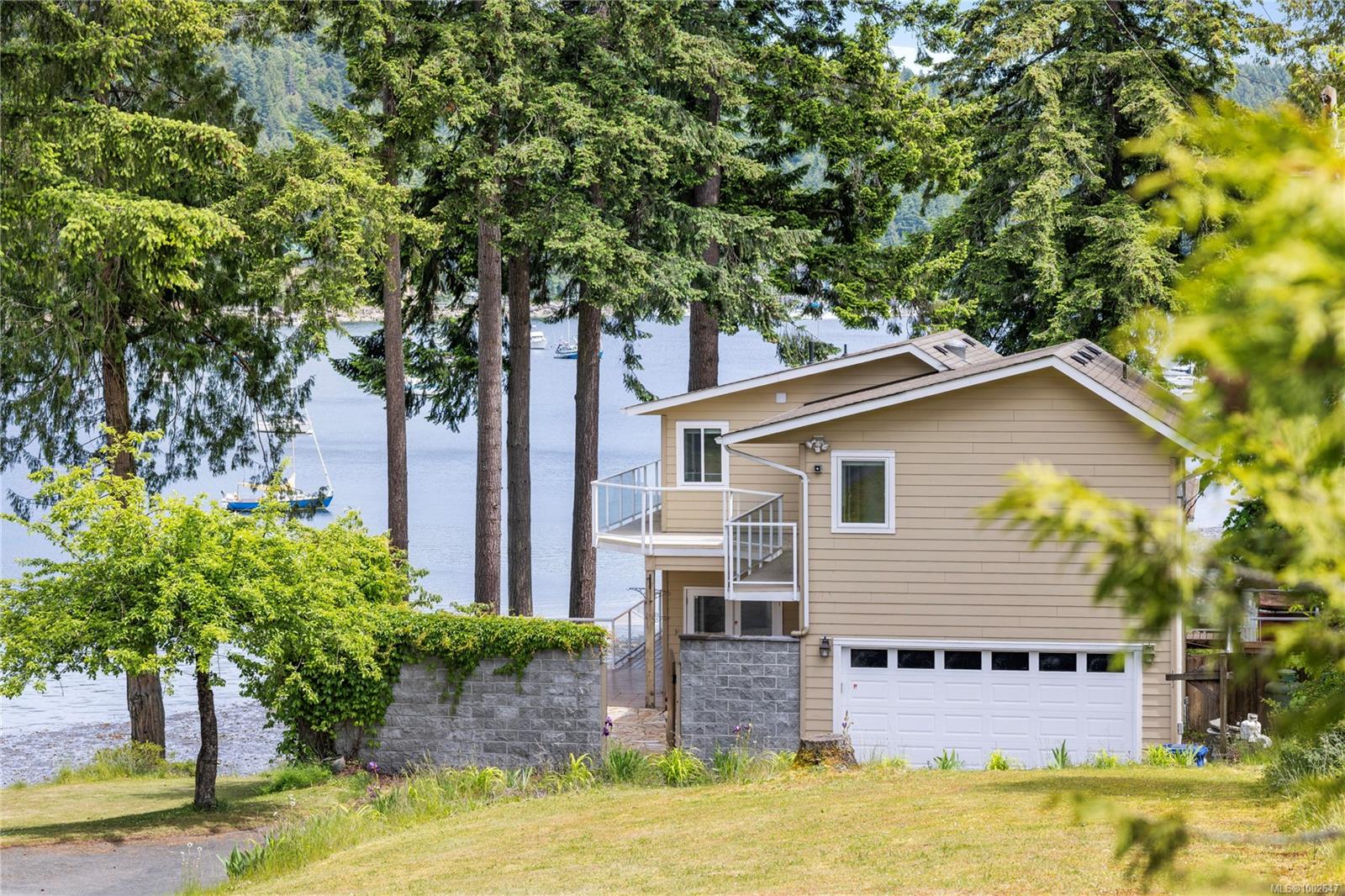 $1,900,000 - 12475 Rocky Creek Rd<br>British Columbia, V9G 1M7