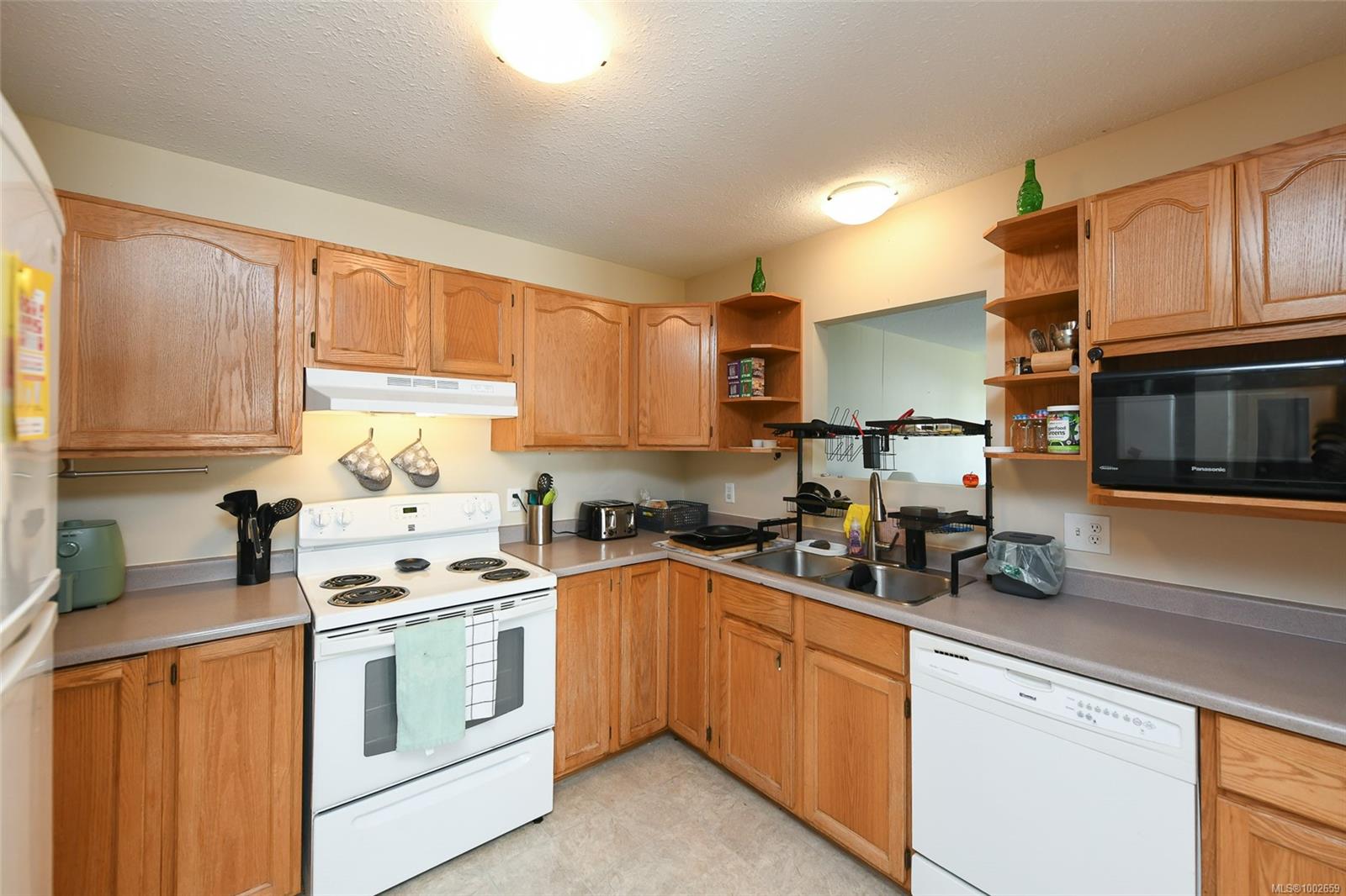 $649,900 - 2258 Tull Ave<br>British Columbia, V9N 7P6