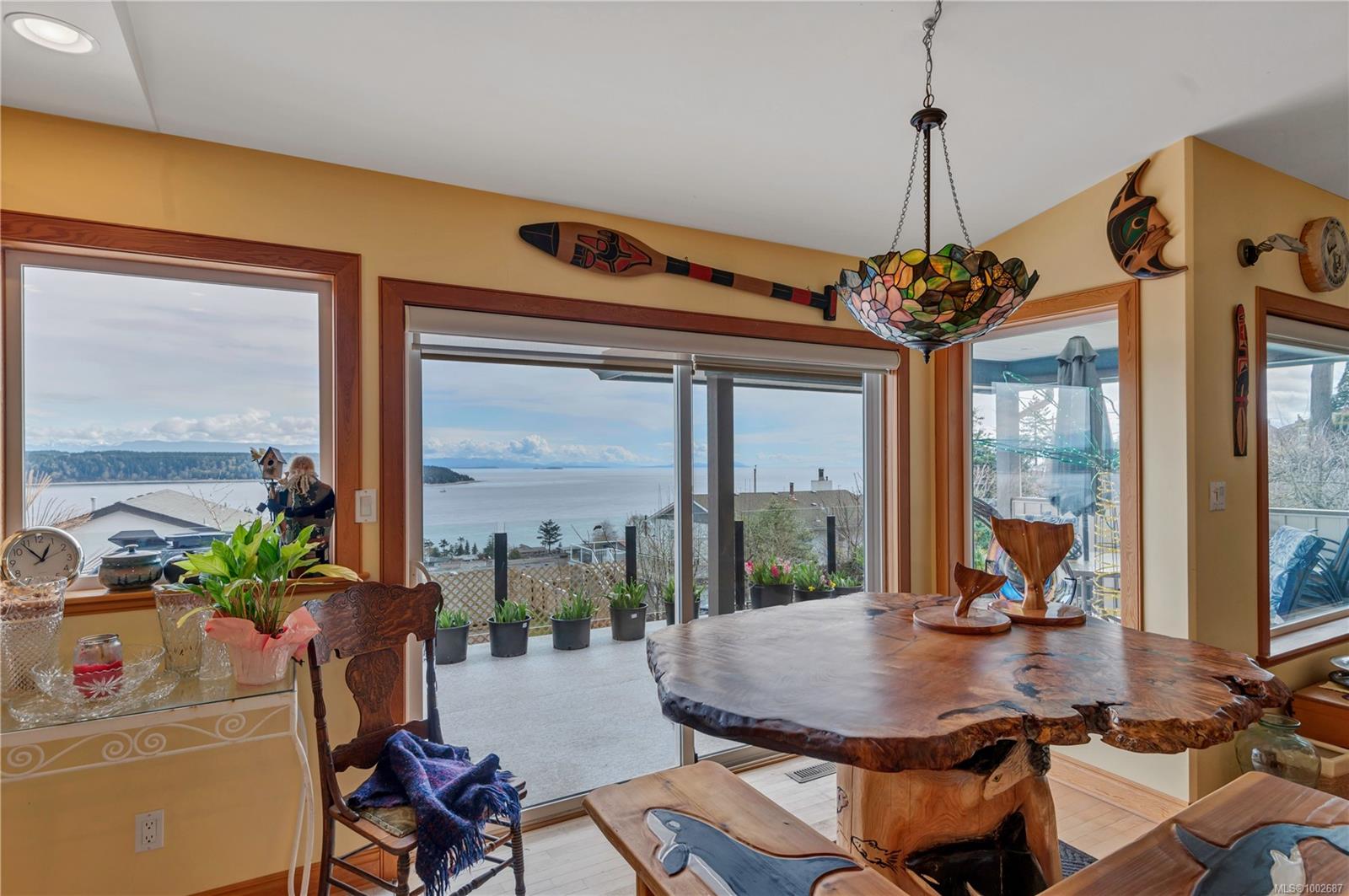$1,098,000 - 253 Alder St<br>British Columbia, V9W 2M9