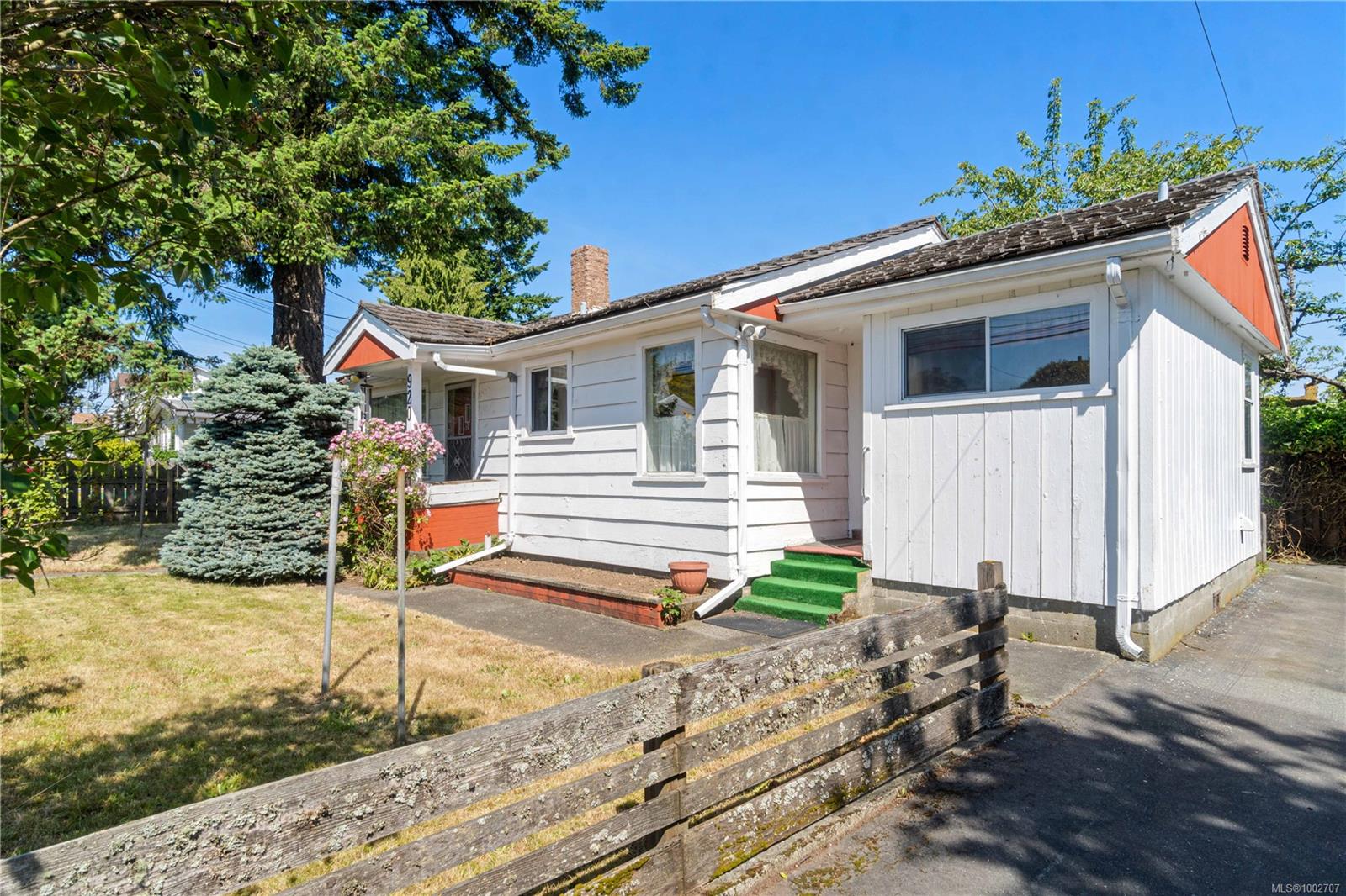 $399,900 - 920 St. George St<br>British Columbia, V9S 1W8