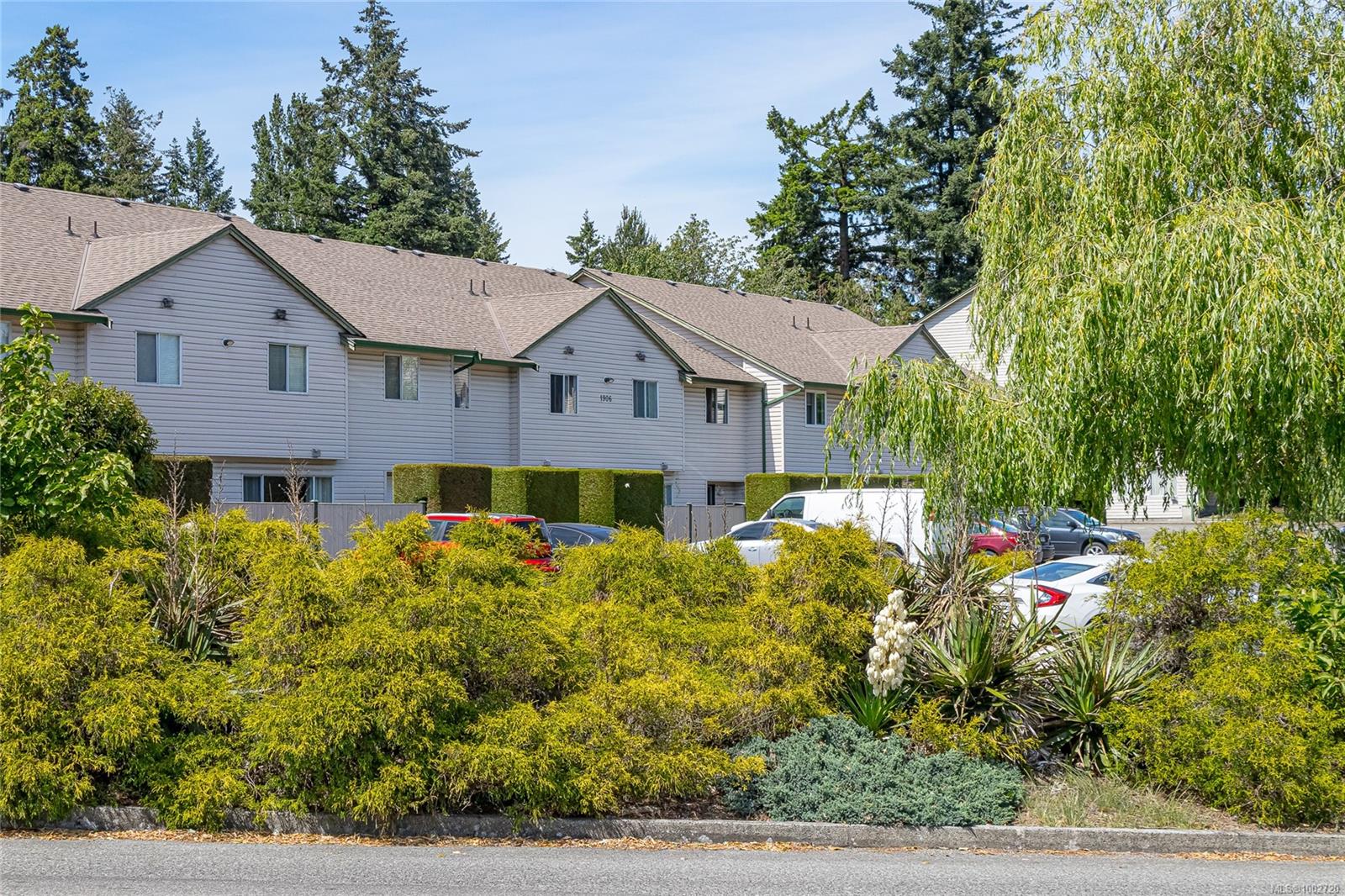 $450,000 - 1906 Bowen Rd<br>British Columbia, V9S 5S6