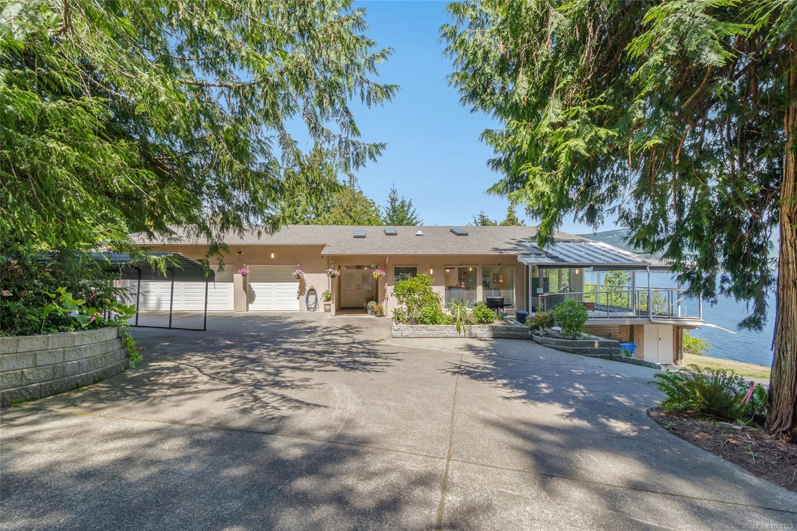 $2,499,000 - 885 Cherry Point Rd<br>British Columbia, V0R 1L0