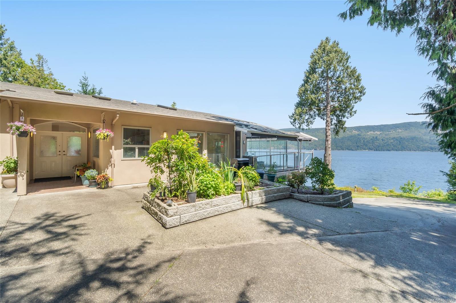 $2,499,000 - 885 Cherry Point Rd<br>British Columbia, V0R 1L0
