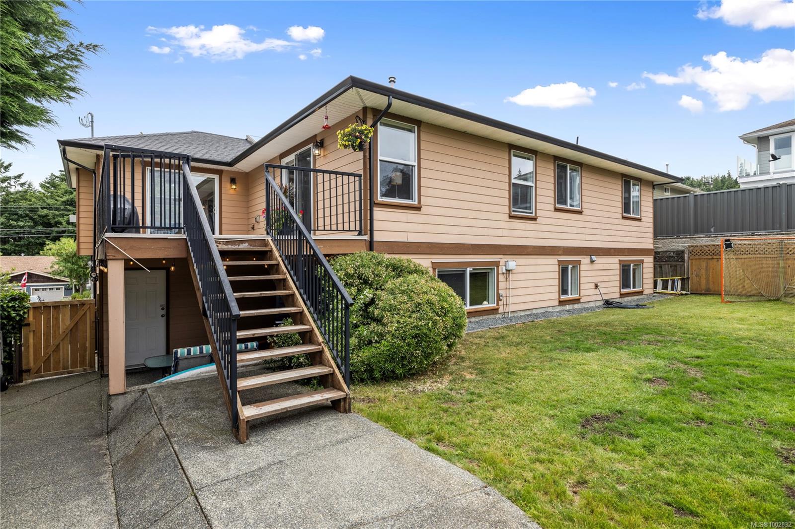 $1,200,000 - 5711 Norasea Rd<br>British Columbia, V9V 1G6