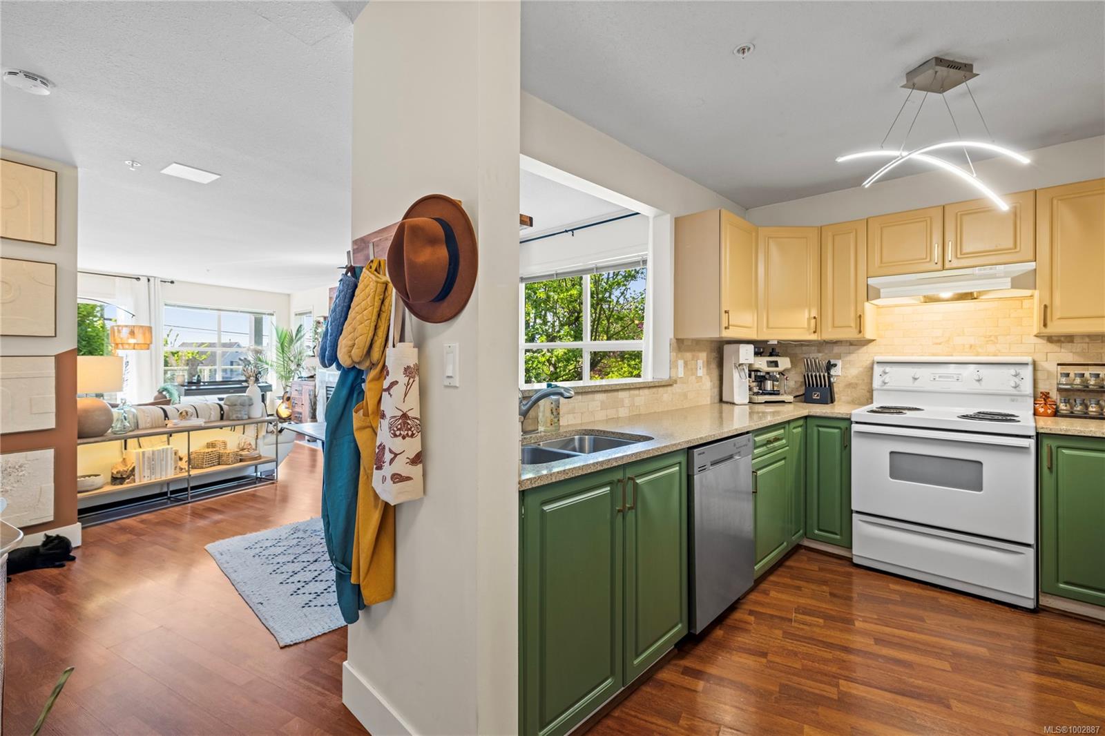 $425,000 - 650 Prideaux St<br>British Columbia, V9R 2P1