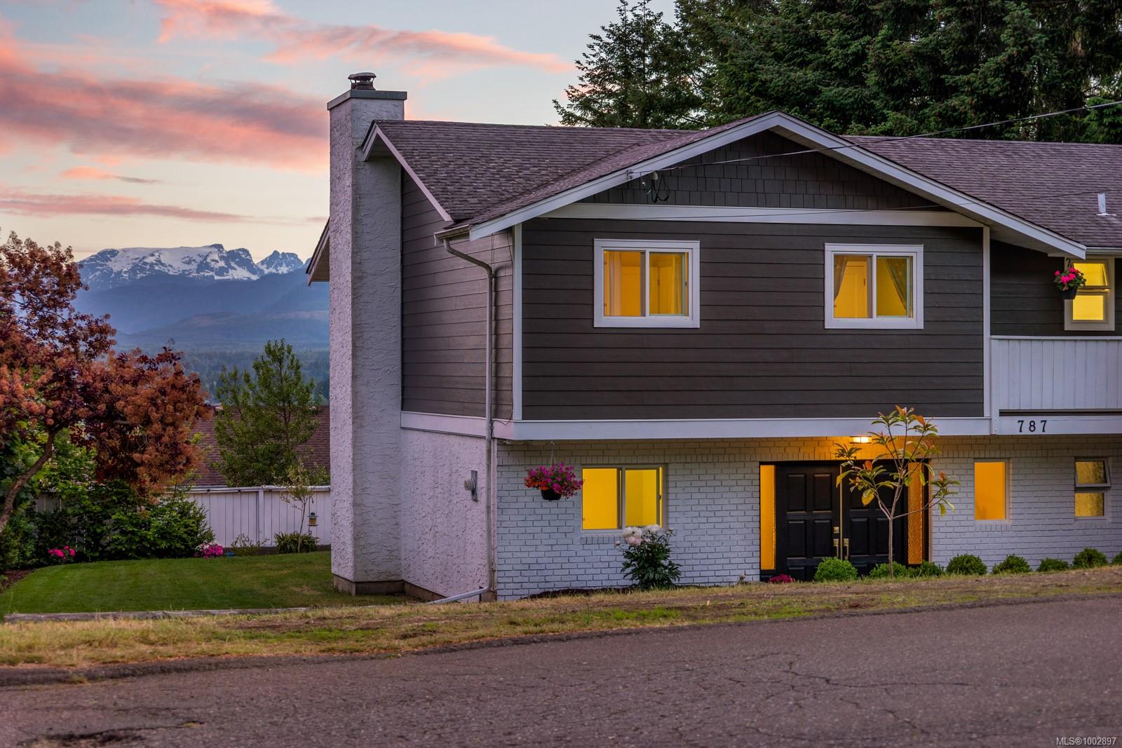 $999,000 - 787 Evergreen Ave<br>British Columbia, V9N 6Y1