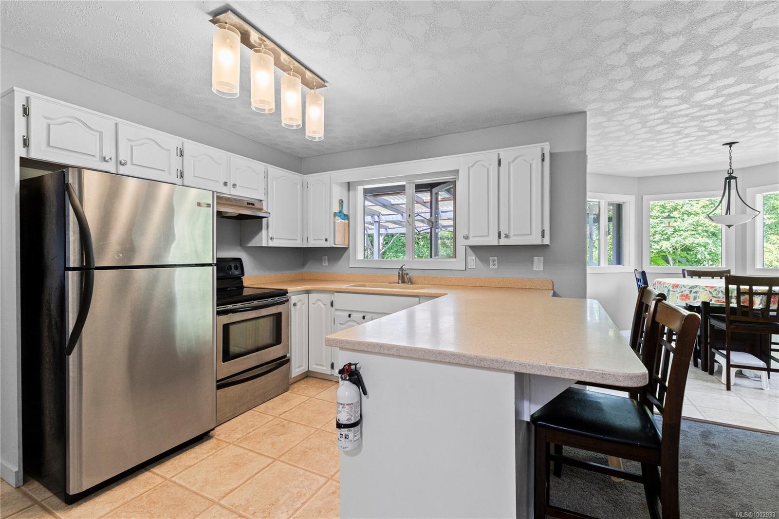$794,700 - 1692 Meadowbrook Dr<br>British Columbia, V9W 7E7