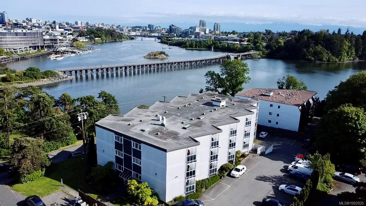 $490,000 - 2930 Washington Ave<br>British Columbia, V9A 1P5