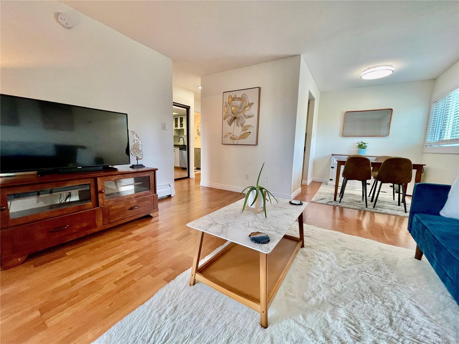 $490,000 - 2930 Washington Ave<br>British Columbia, V9A 1P5