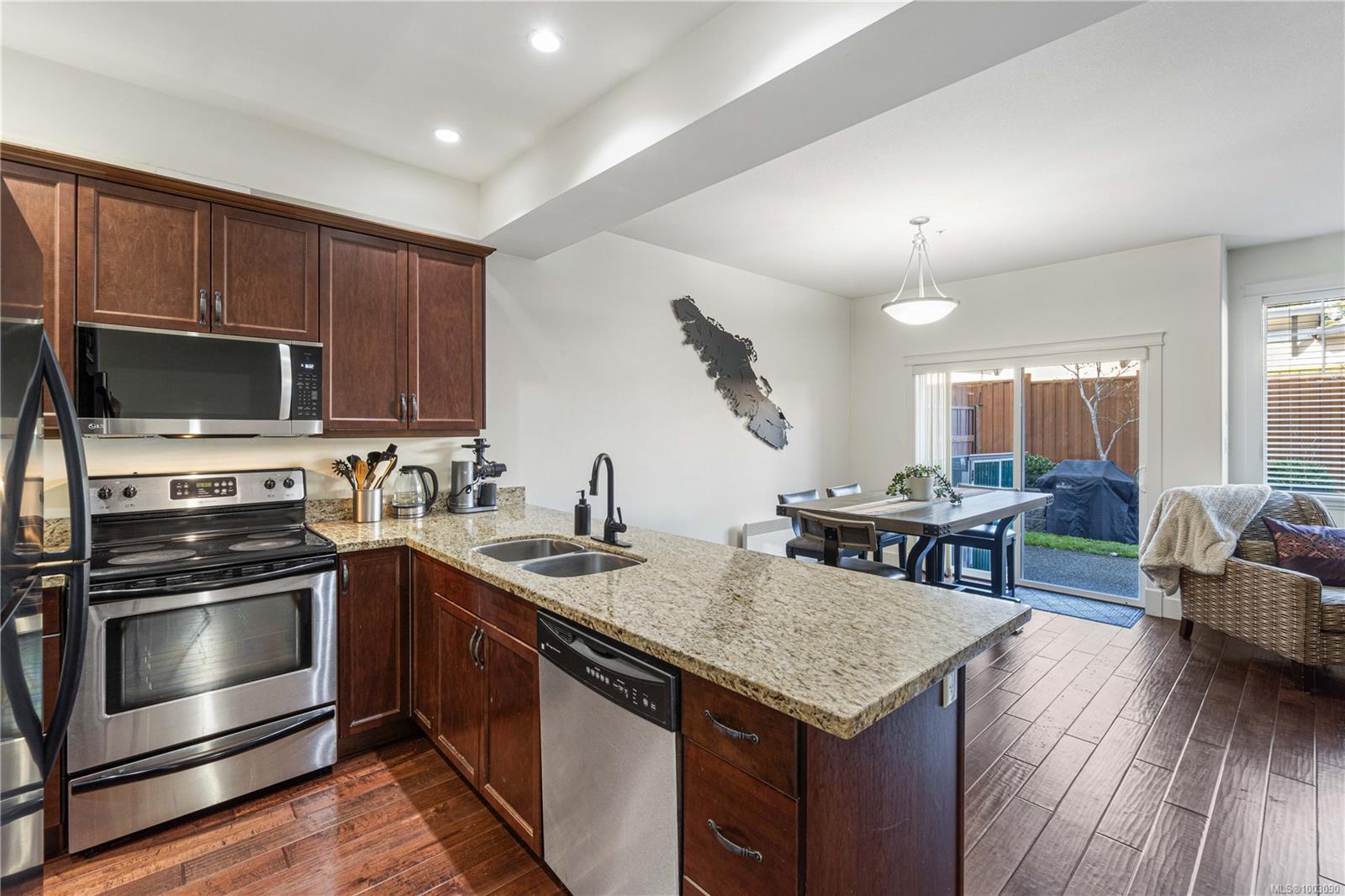 $659,900 - 344 Hirst Ave<br>British Columbia, V9P 1K4
