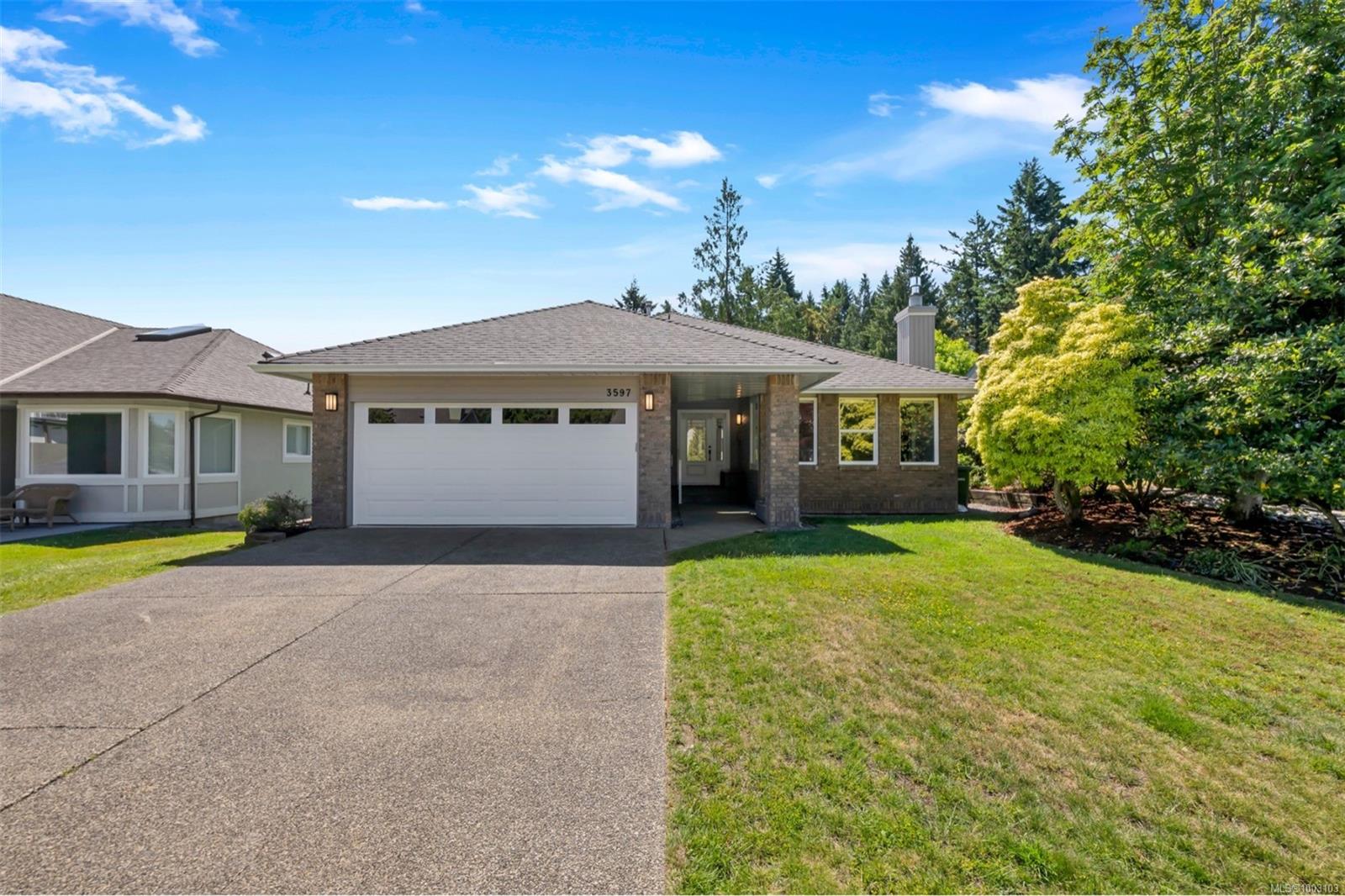 $995,000 - 3597 Arbutus Dr<br>British Columbia, V0R 1L1