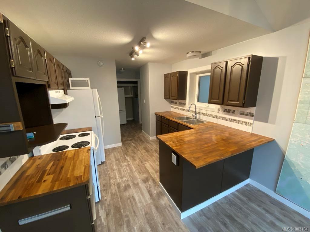 $699,900 - 776 7th St<br>British Columbia, V9N 1N1