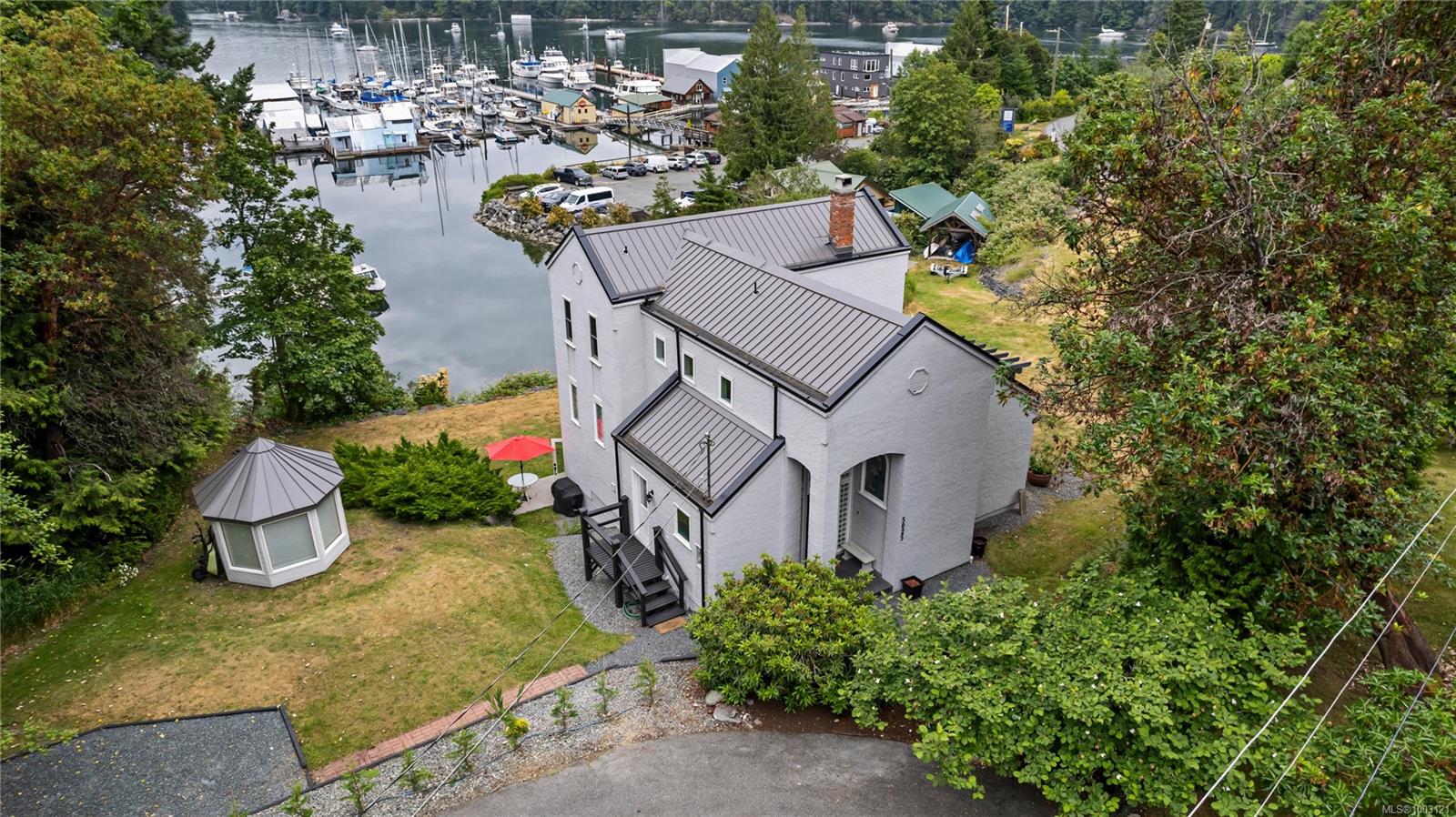 $1,349,000 - 5025 Genoa Bay Rd<br>British Columbia, V9L 5Y6