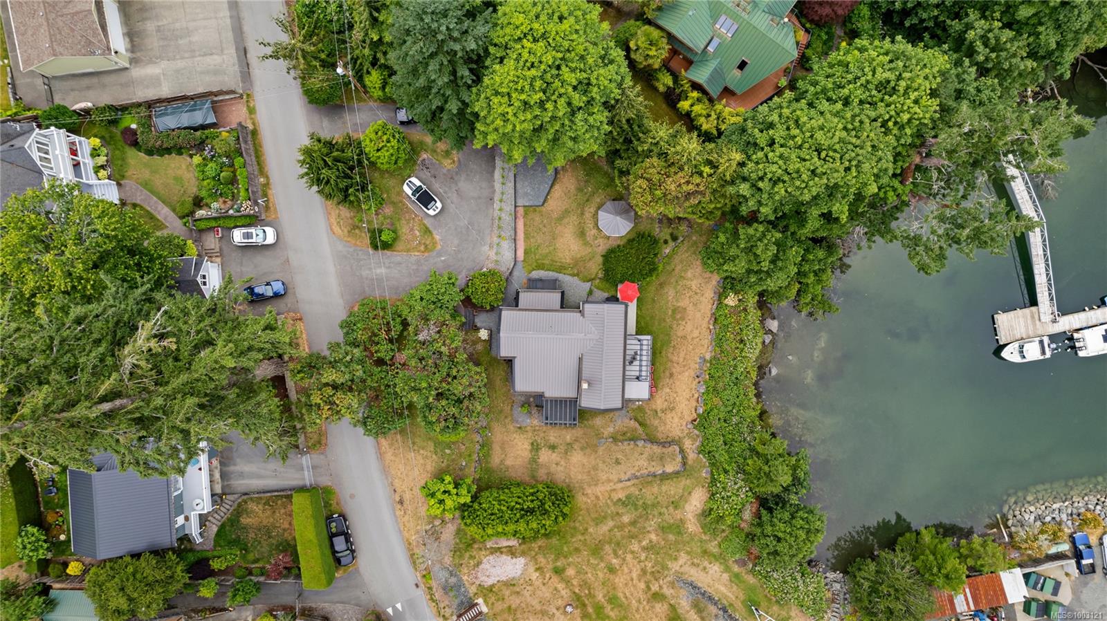 $1,349,000 - 5025 Genoa Bay Rd<br>British Columbia, V9L 5Y6