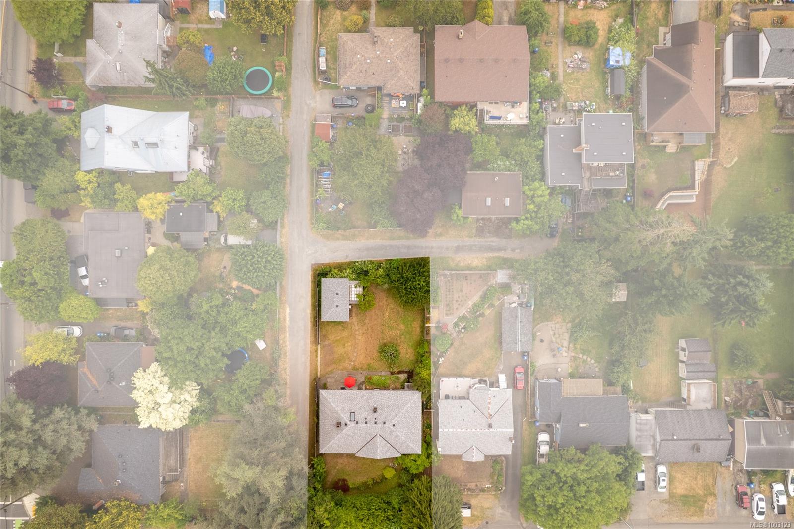 $639,900 - 608 Bruce Ave<br>British Columbia, V9R 3Y7