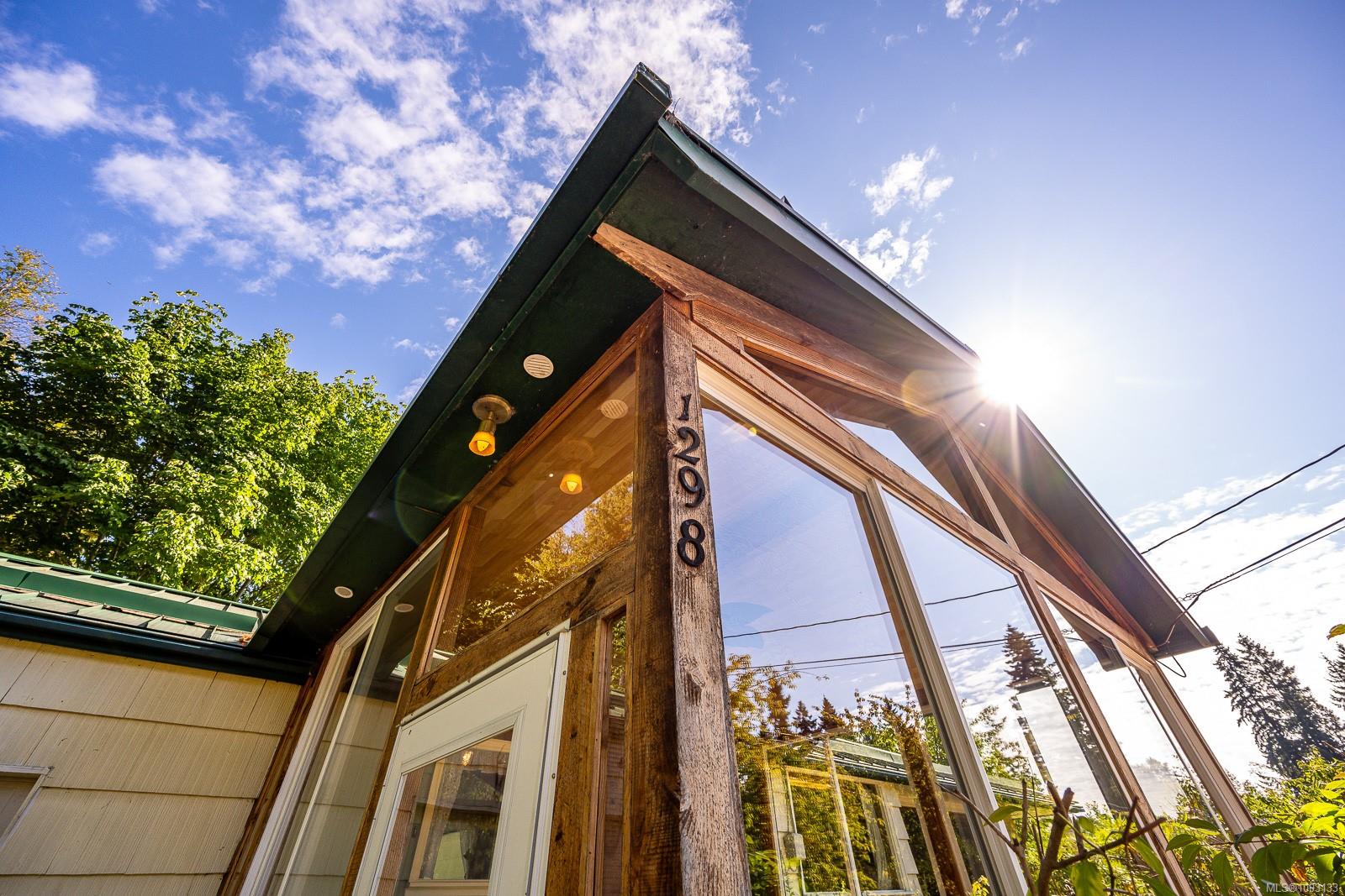 $1,250,000 - 1298 Arden Rd<br>British Columbia, V9N 9K3