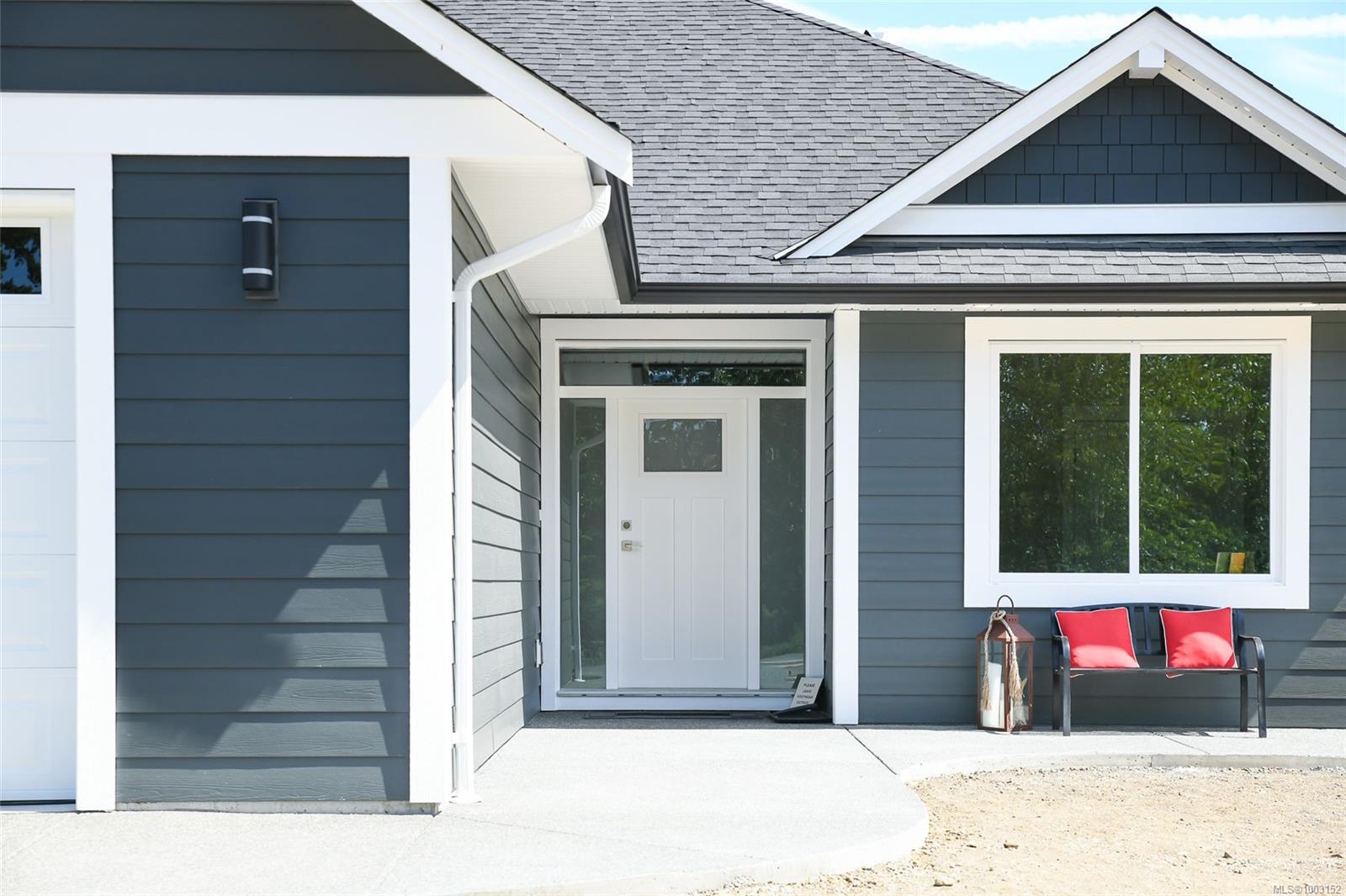 $1,220,000 - 3400 Rhys Rd<br>British Columbia, V9N 0B7