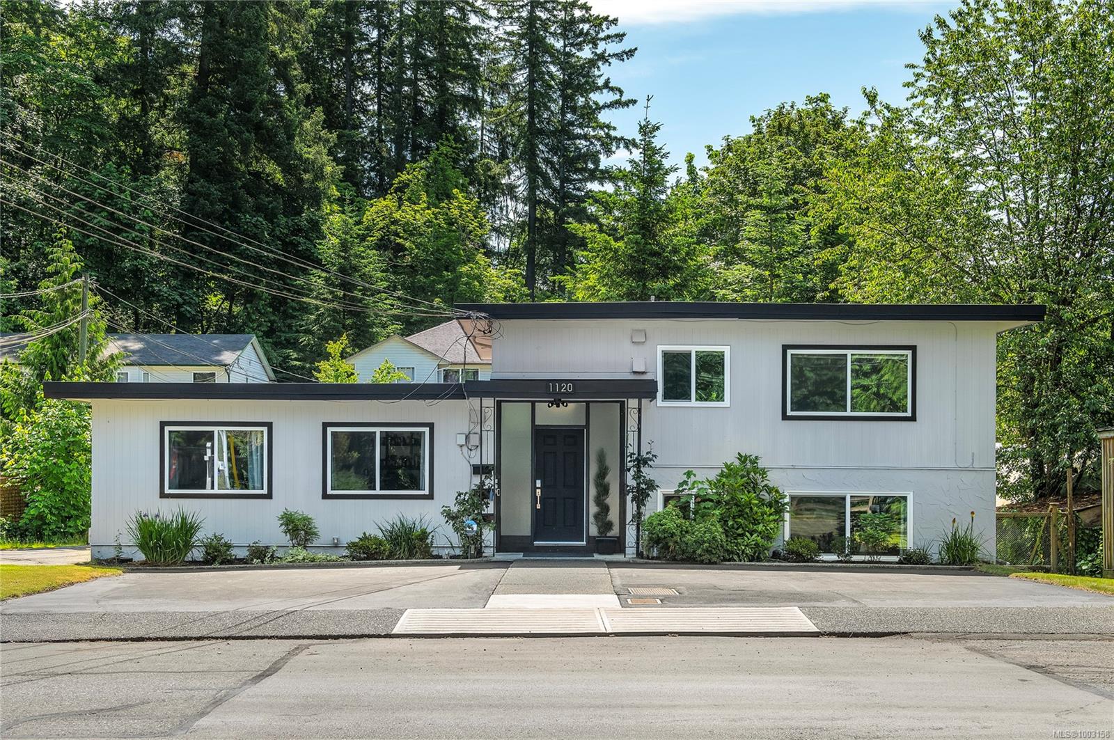 $949,900 - 1120 1st St<br>British Columbia, V9N 1A9