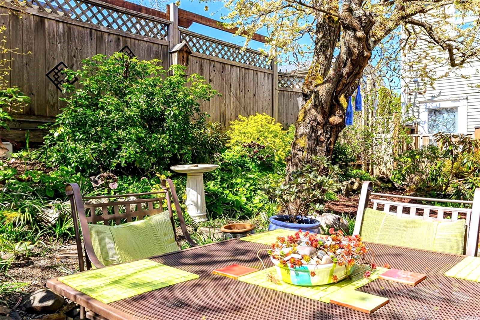 $989,900 - 377 Milton St<br>British Columbia, V9R 2K8