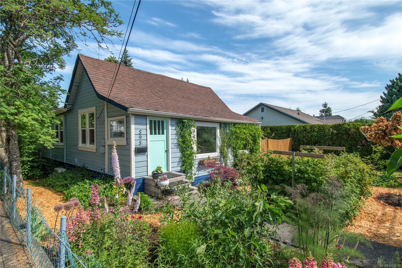 $569,000 - 595 11th St<br>British Columbia, V9N 1S7