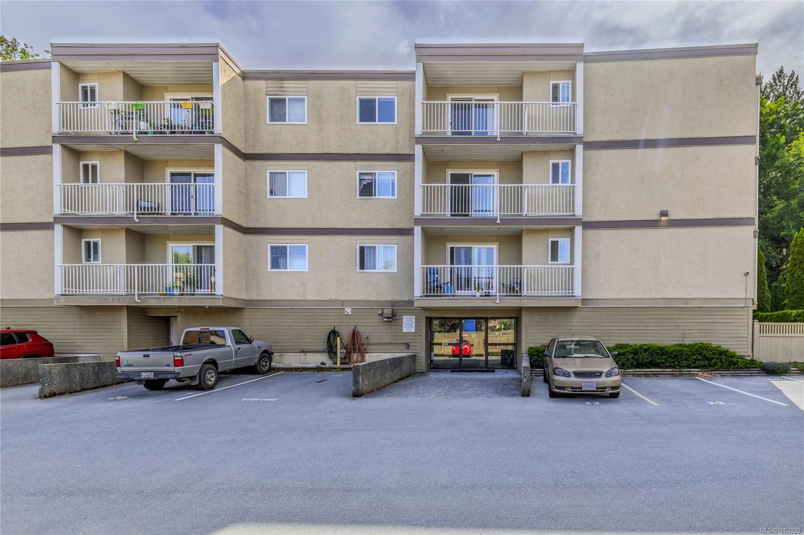 $340,000 - 1187 Seafield Cres<br>British Columbia, V9V 1J9