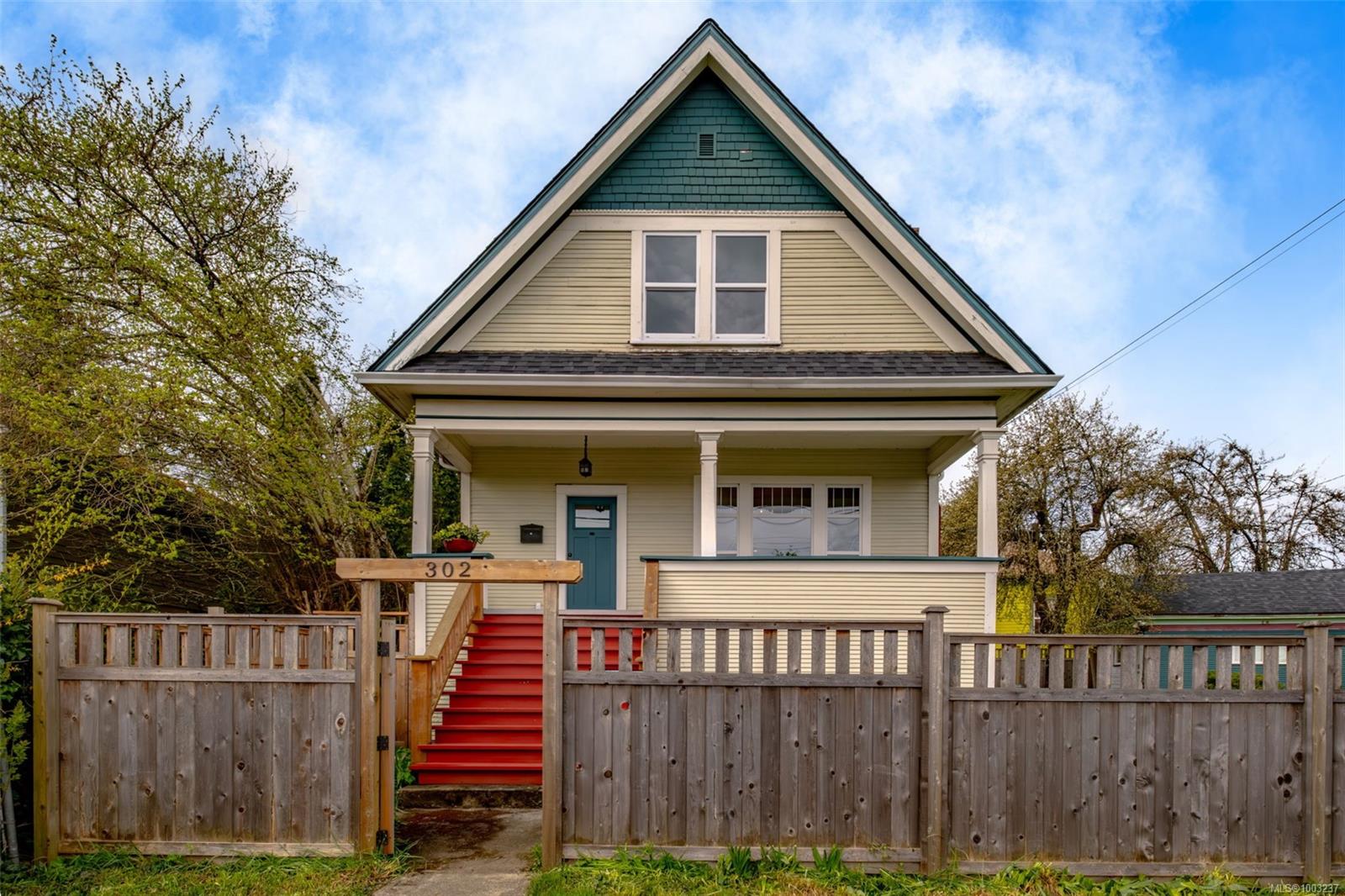 $848,500 - 302 Victoria Rd<br>British Columbia, V9R 4P9