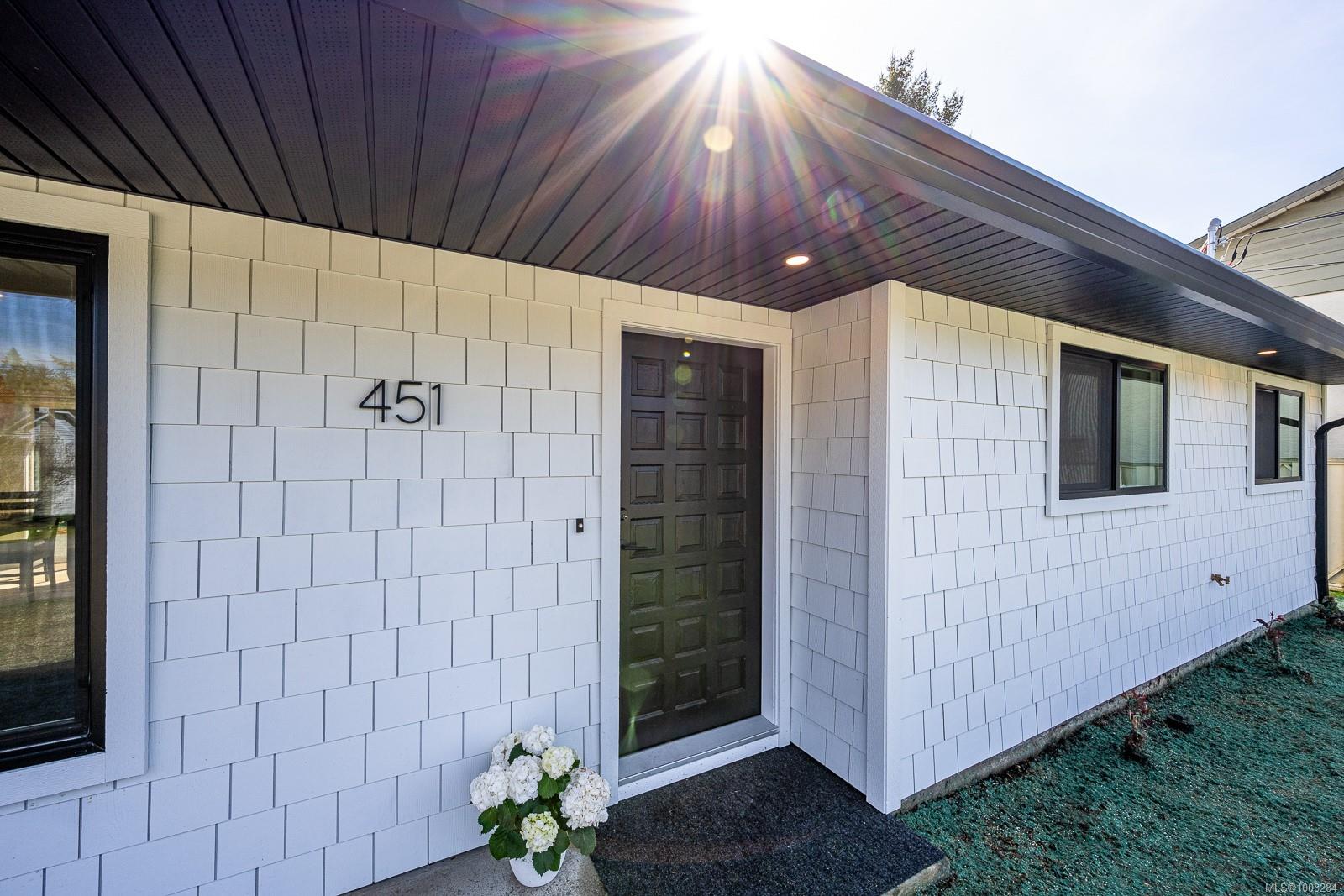 $665,000 - 451 McPhedran St<br>British Columbia, V9W 6S5