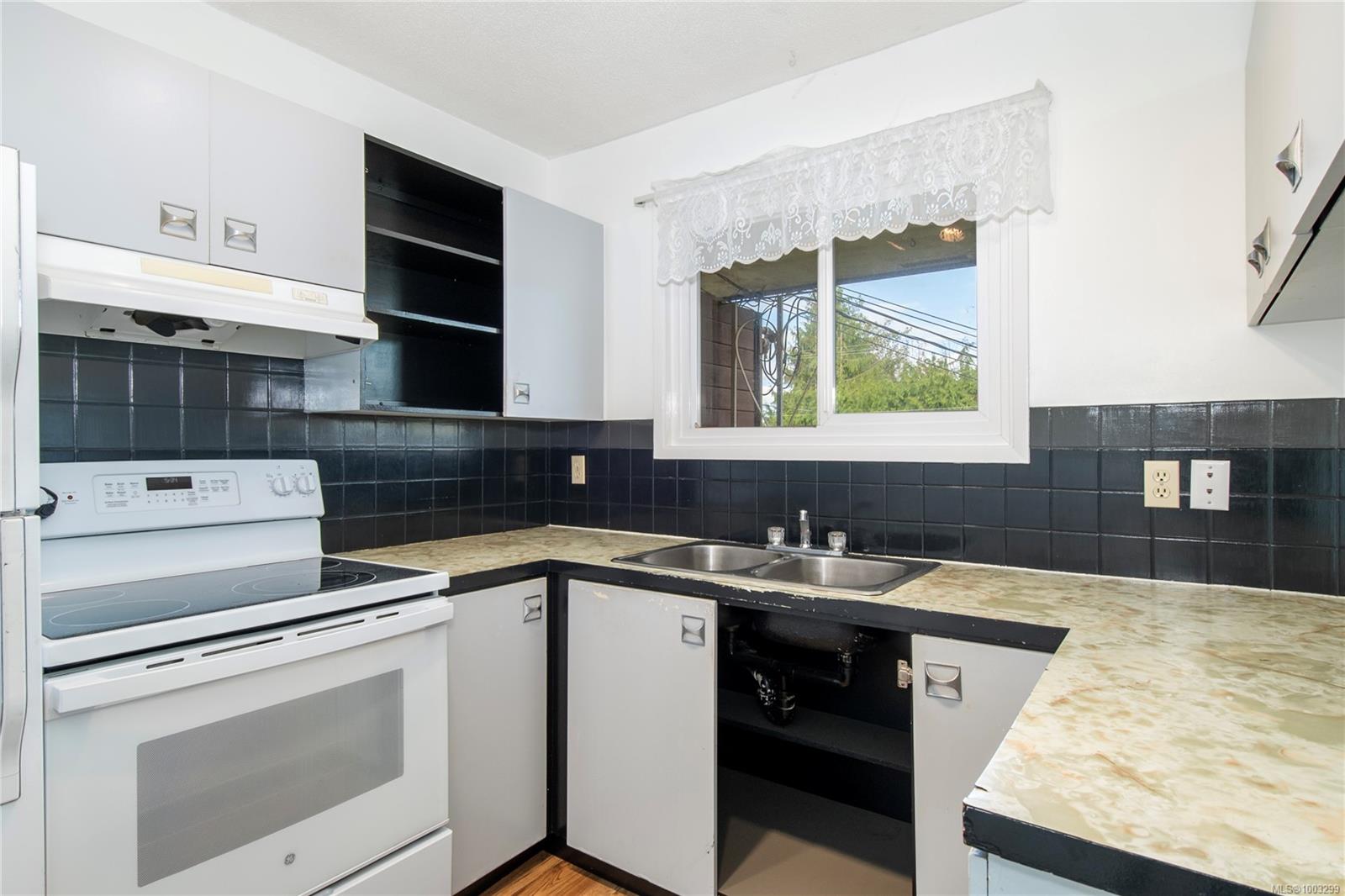 $699,900 - 1869 Cheviot Rd<br>British Columbia, V9W 4E2