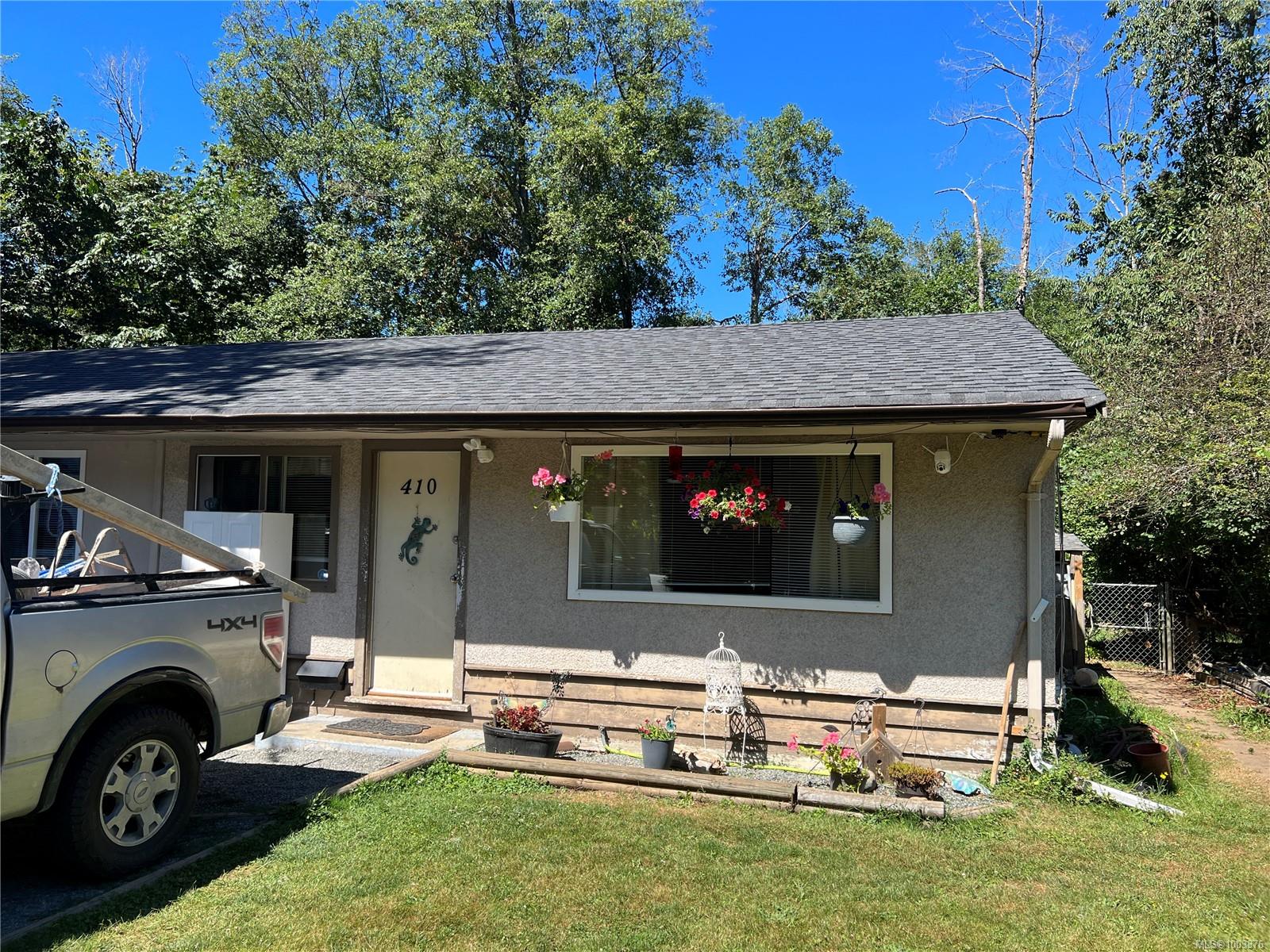 $699,900 - 412 Seventh St<br>British Columbia, V9R 1E5