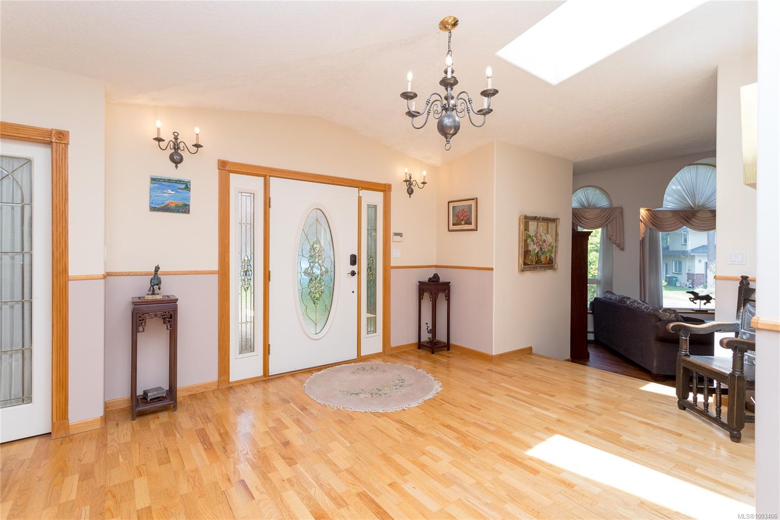 $2,199,000 - 4405 Moonlight Lane<br>British Columbia, V8N 6K7