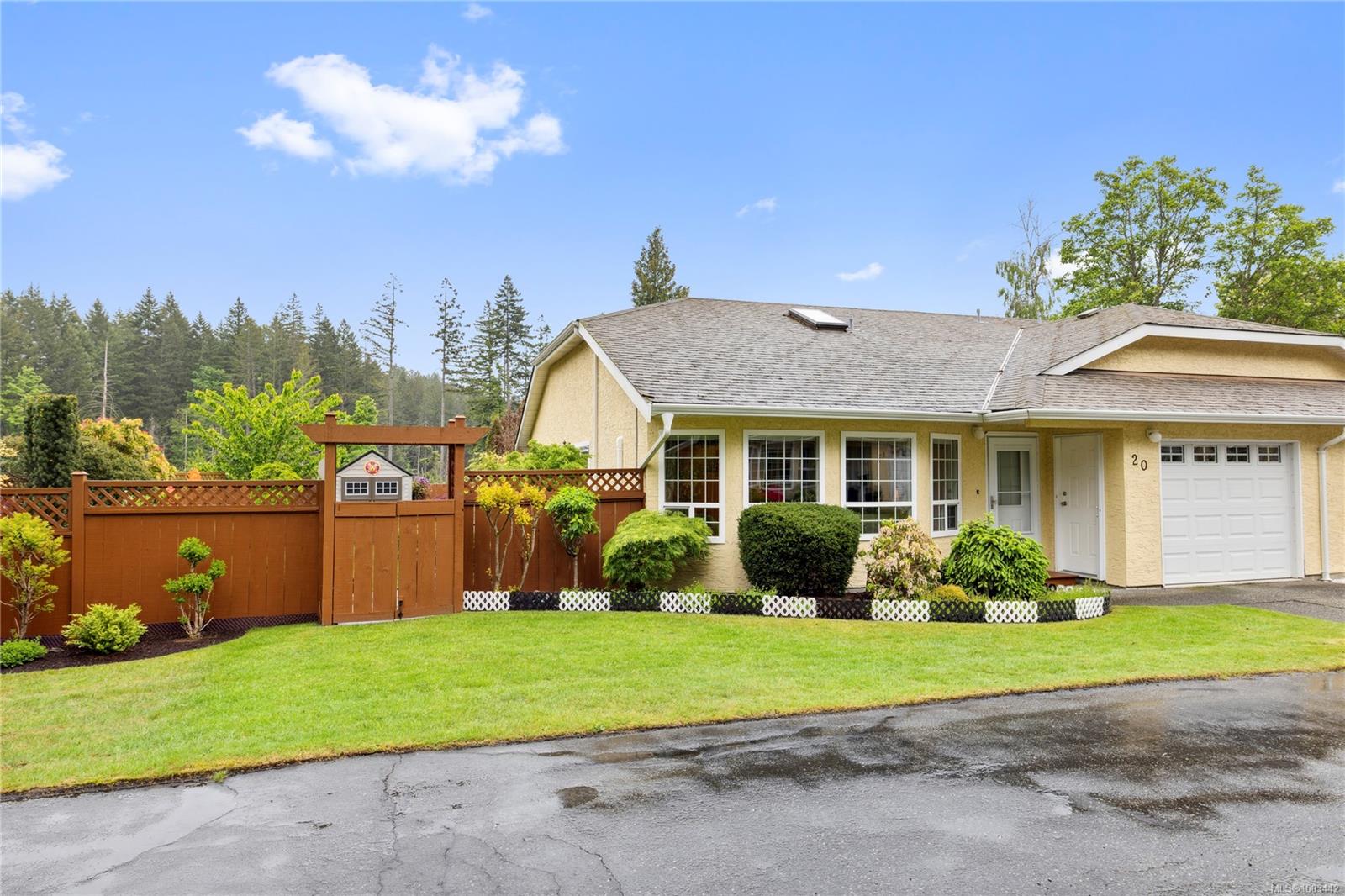 $619,900 - 4750 Uplands Dr<br>British Columbia, V9T 5V1