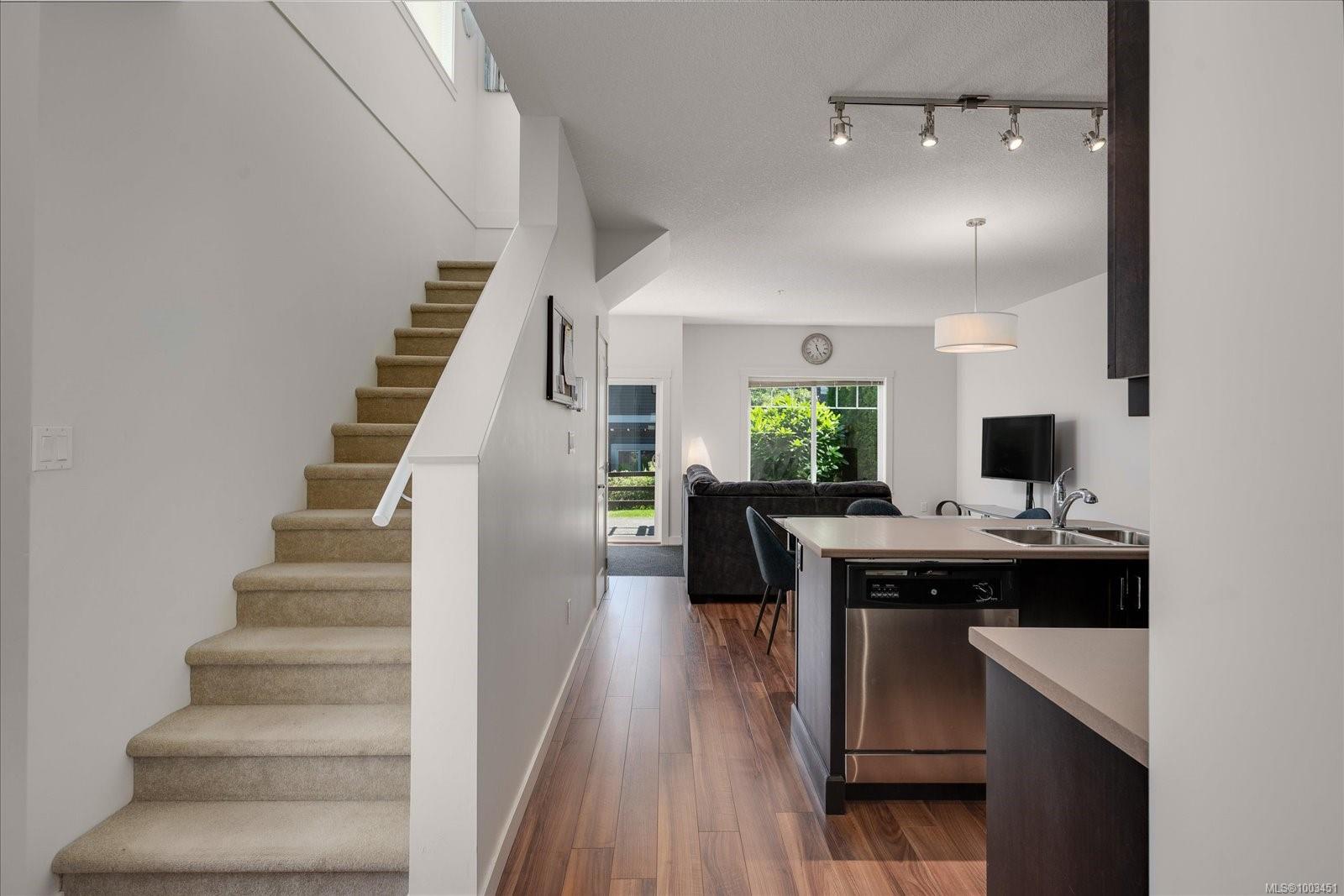 $615,000 - 1720 Dufferin Cres<br>British Columbia, V9S 0B9