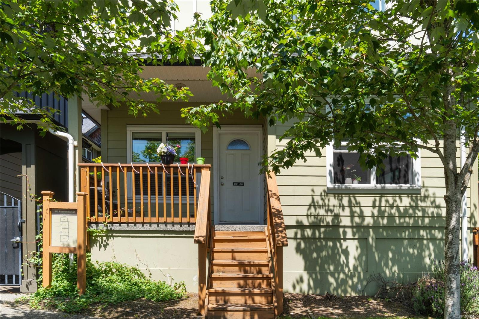$450,000 - 582 Rosehill St<br>British Columbia, V9S 1H6
