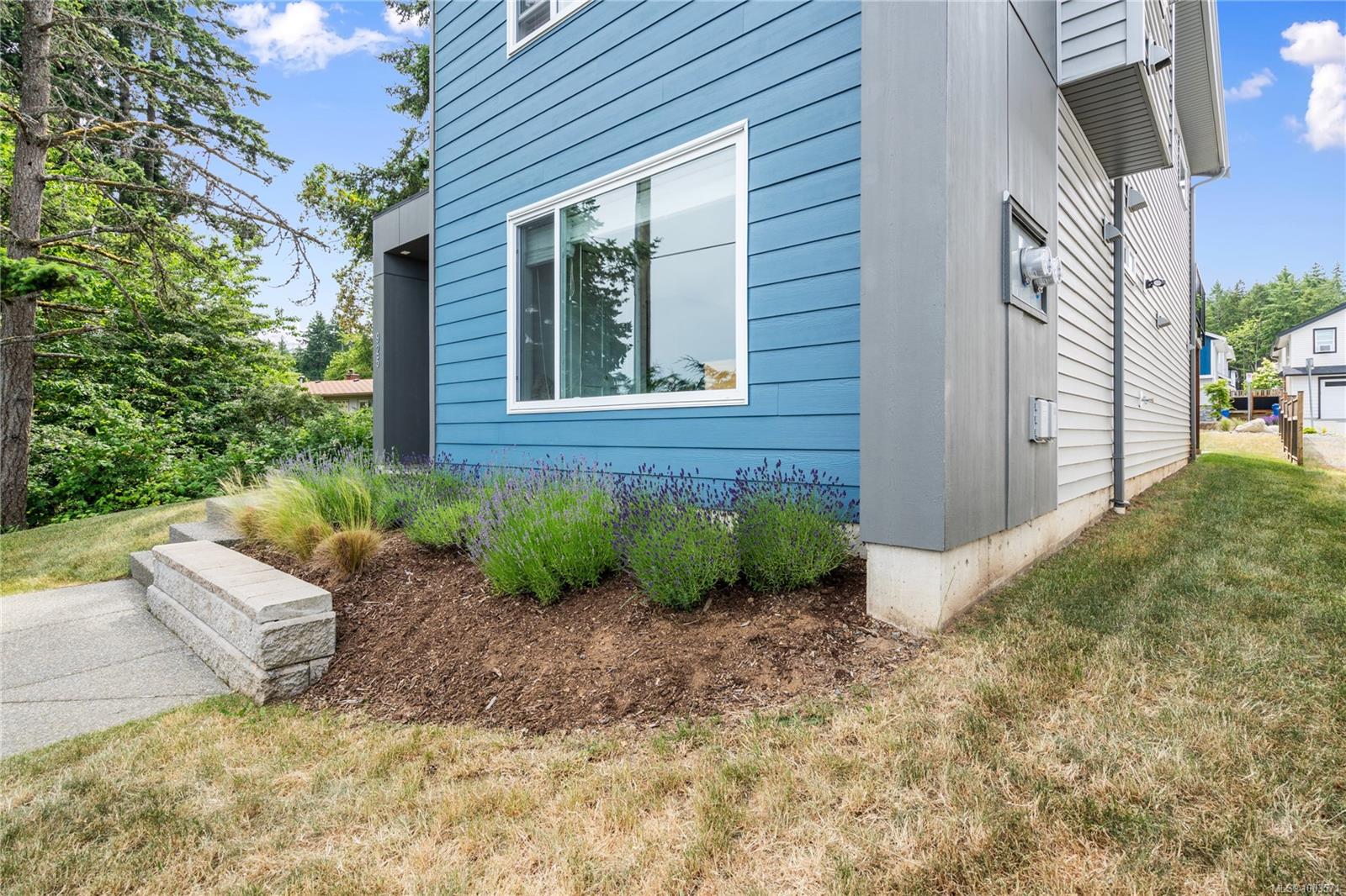 $1,000,000 - 925 Howard Ave<br>British Columbia, V9R 3T4