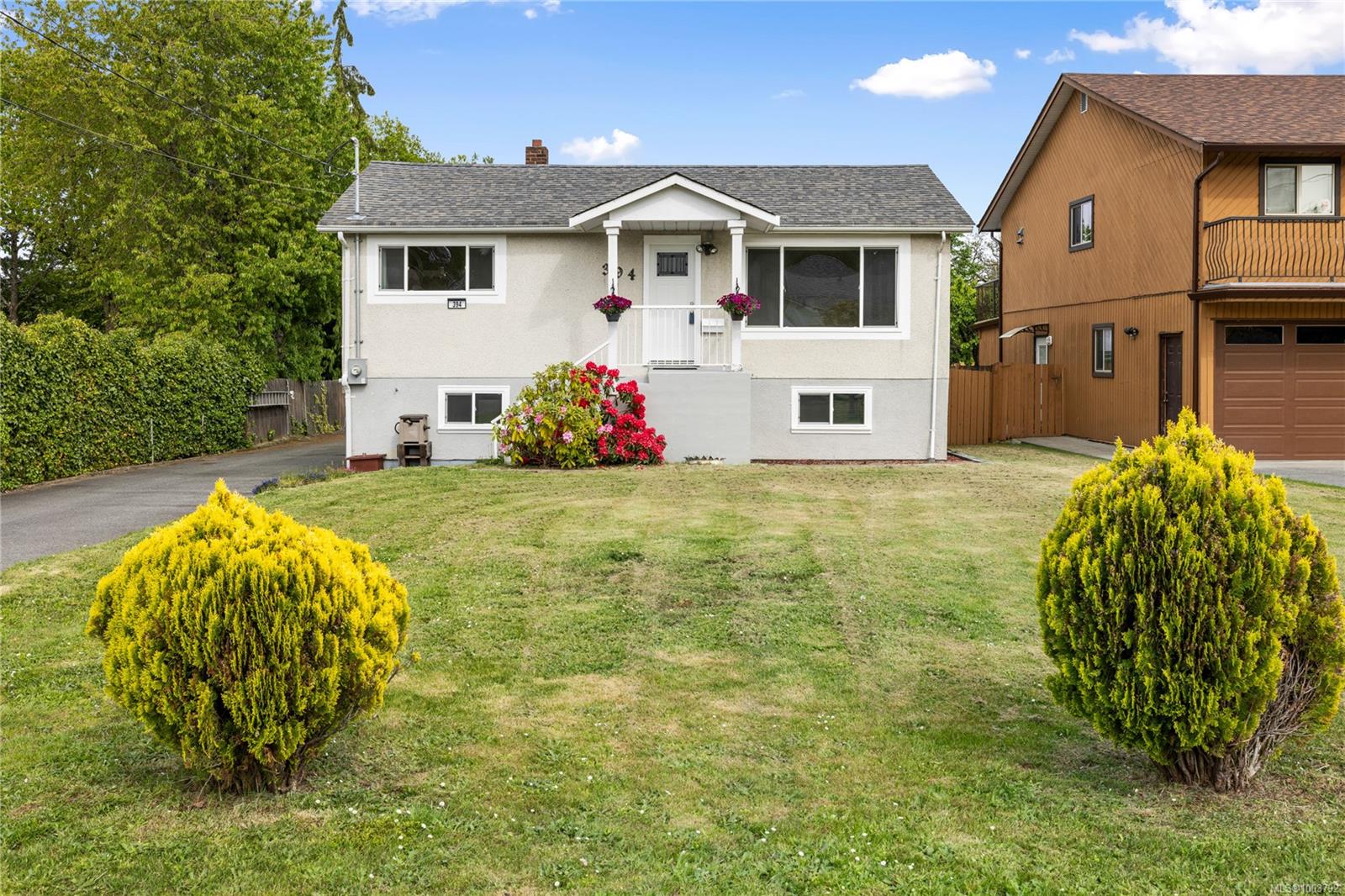 $675,000 - 394 Hillcrest Ave<br>British Columbia, V9R 3L9