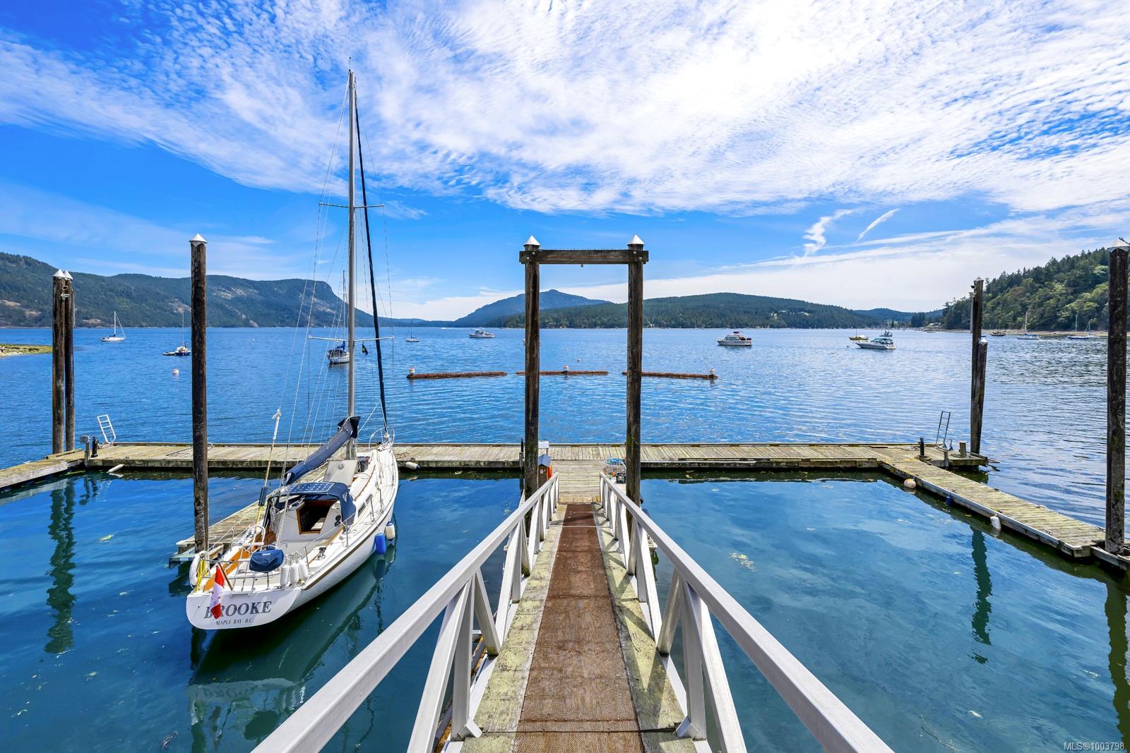 $934,000 - 6797 Beaumont Ave<br>British Columbia, V9L 5T4